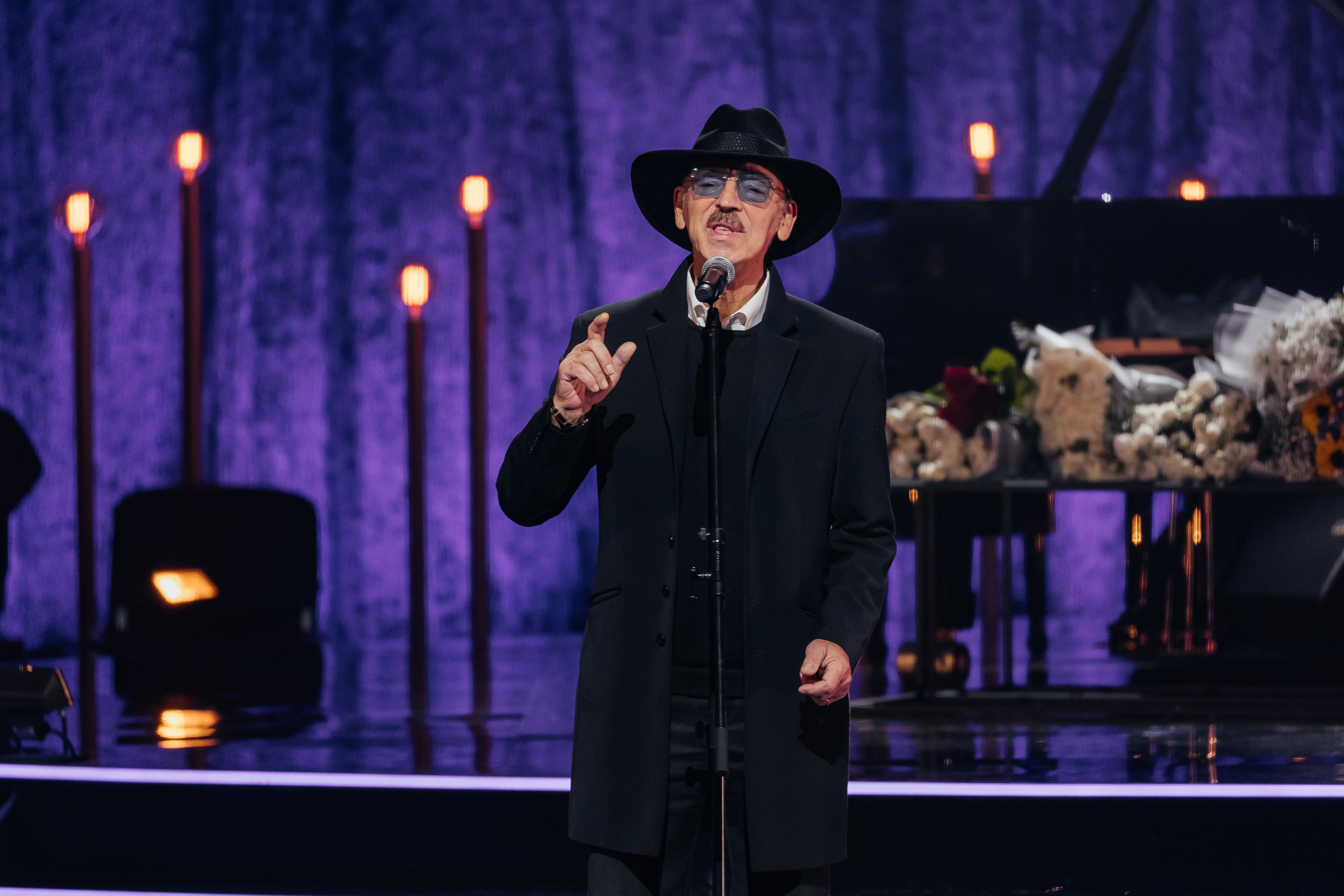 Песни Виктора Резника. Светский фотограф — Анисина Ирина