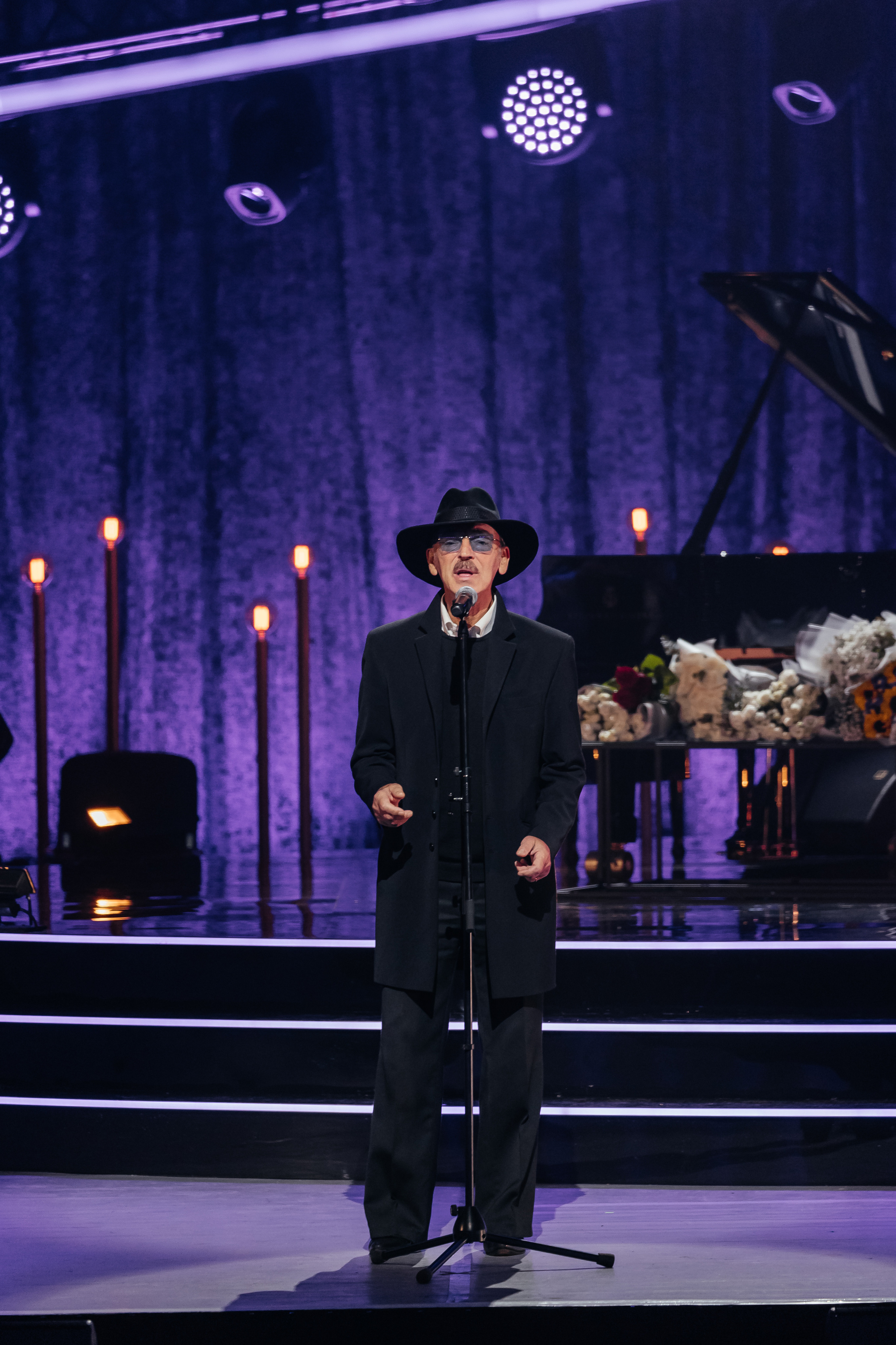 Песни Виктора Резника. Светский фотограф — Анисина Ирина