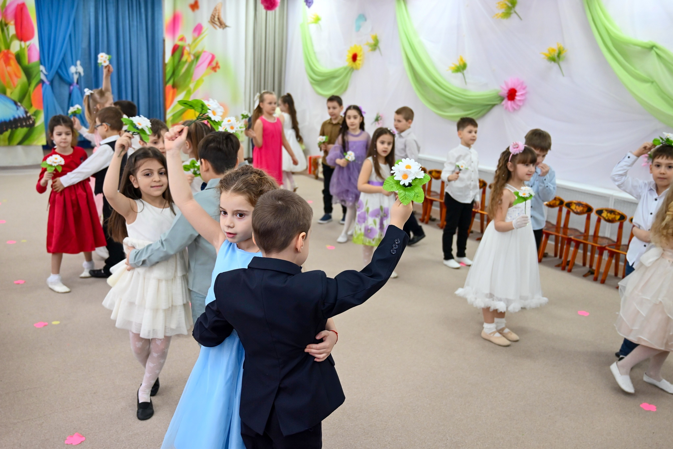 Праздник в группе Цветик семицветик. Семейный и детский фотограф Москва