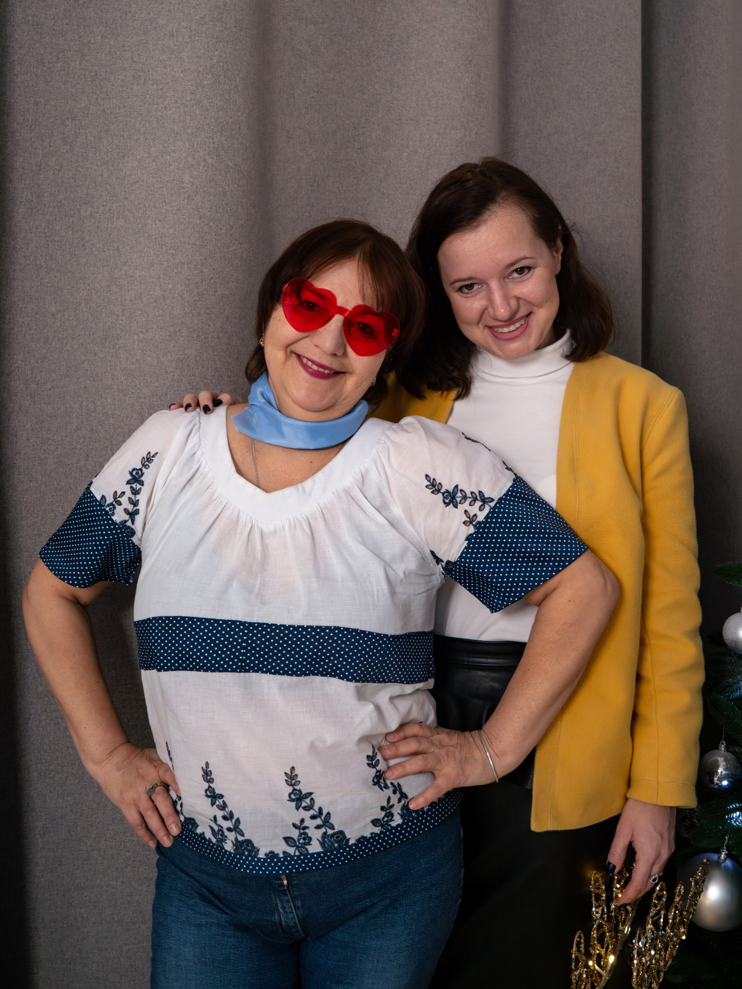 С бабушками. Фотограф Зинаида Евдокимова