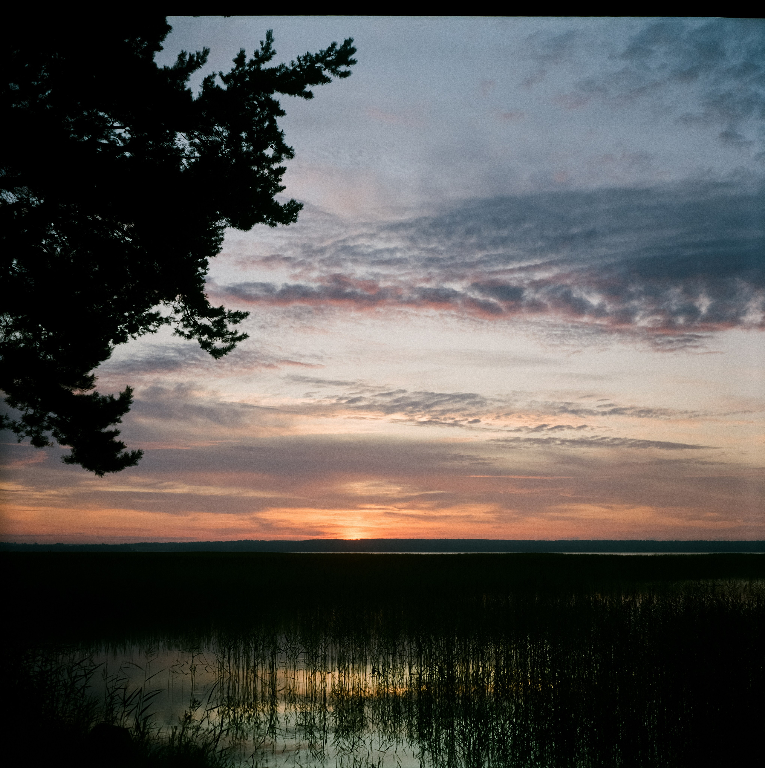 Серия закатов на озере Отрадном / Super Fujica-6 / Fujifilm Reala 100