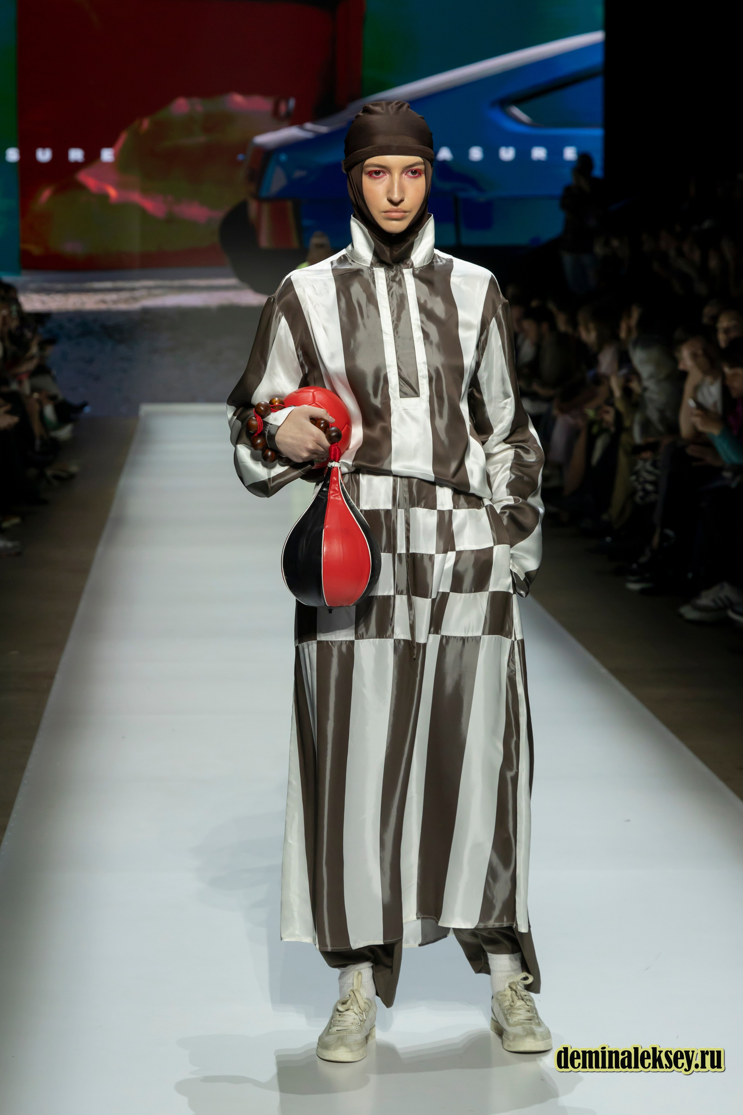 Московская неделя моды 2024 4 октября дизайнер Measure Махачкала. Репортажный, семейный и студийный фотограф в Москве Демин Алексей