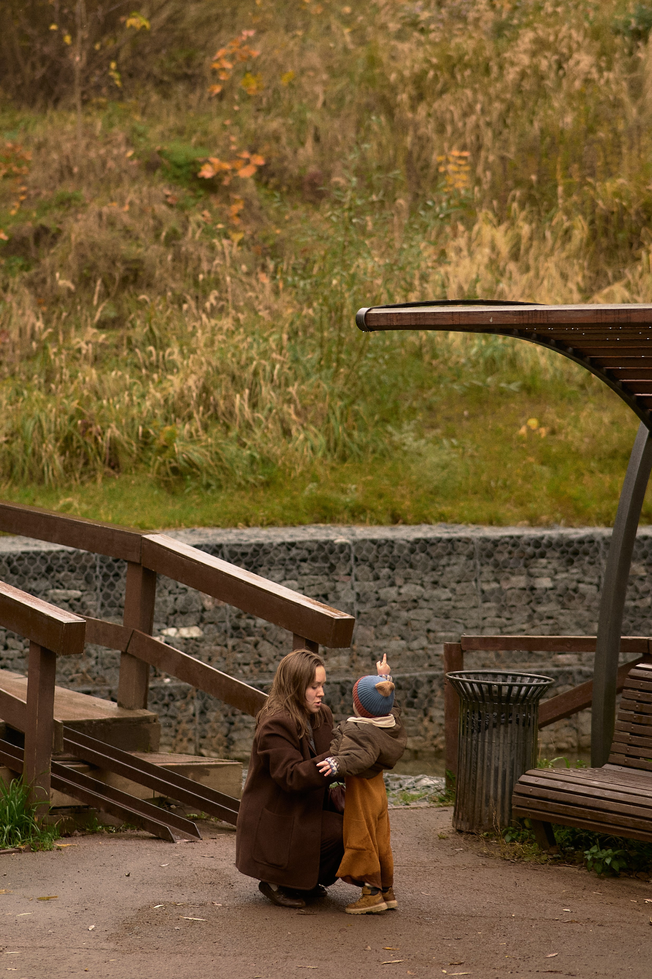 Света и Илюша под дождём. Семейный и свадебный lifestyle-фотограф в Москве Мария Петрова