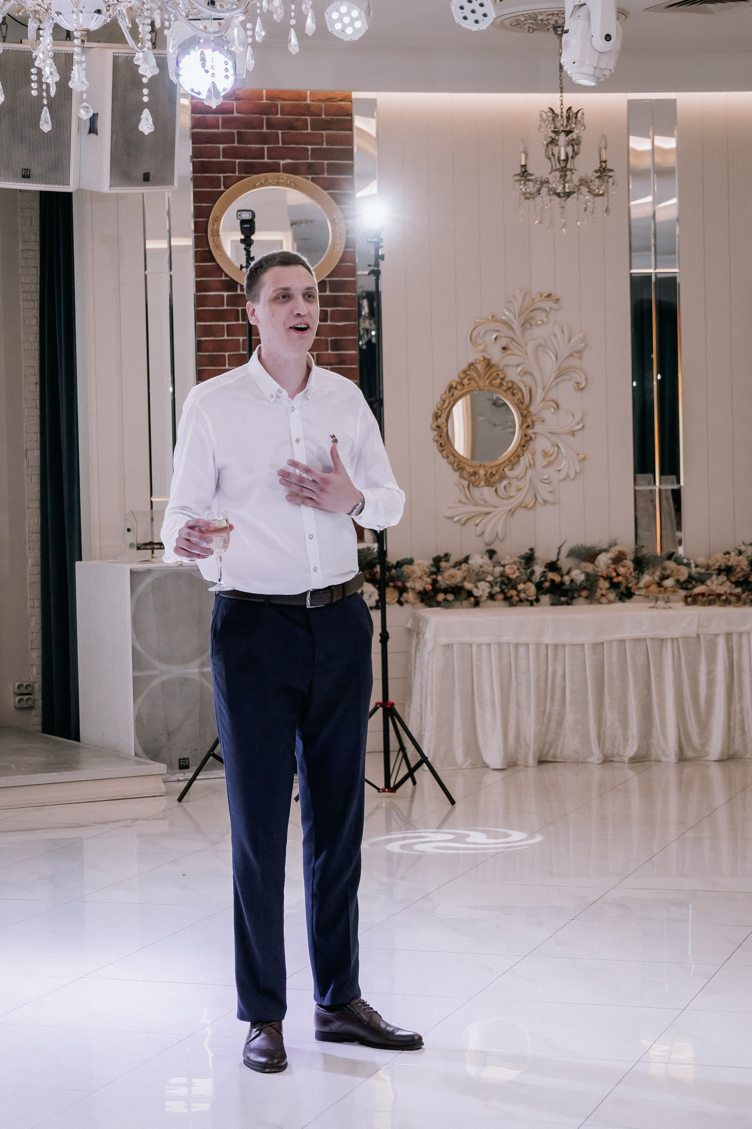 Свадебная прогулка. Эвелина и Дмитрий. Свадебная фотография. Арина Рубах