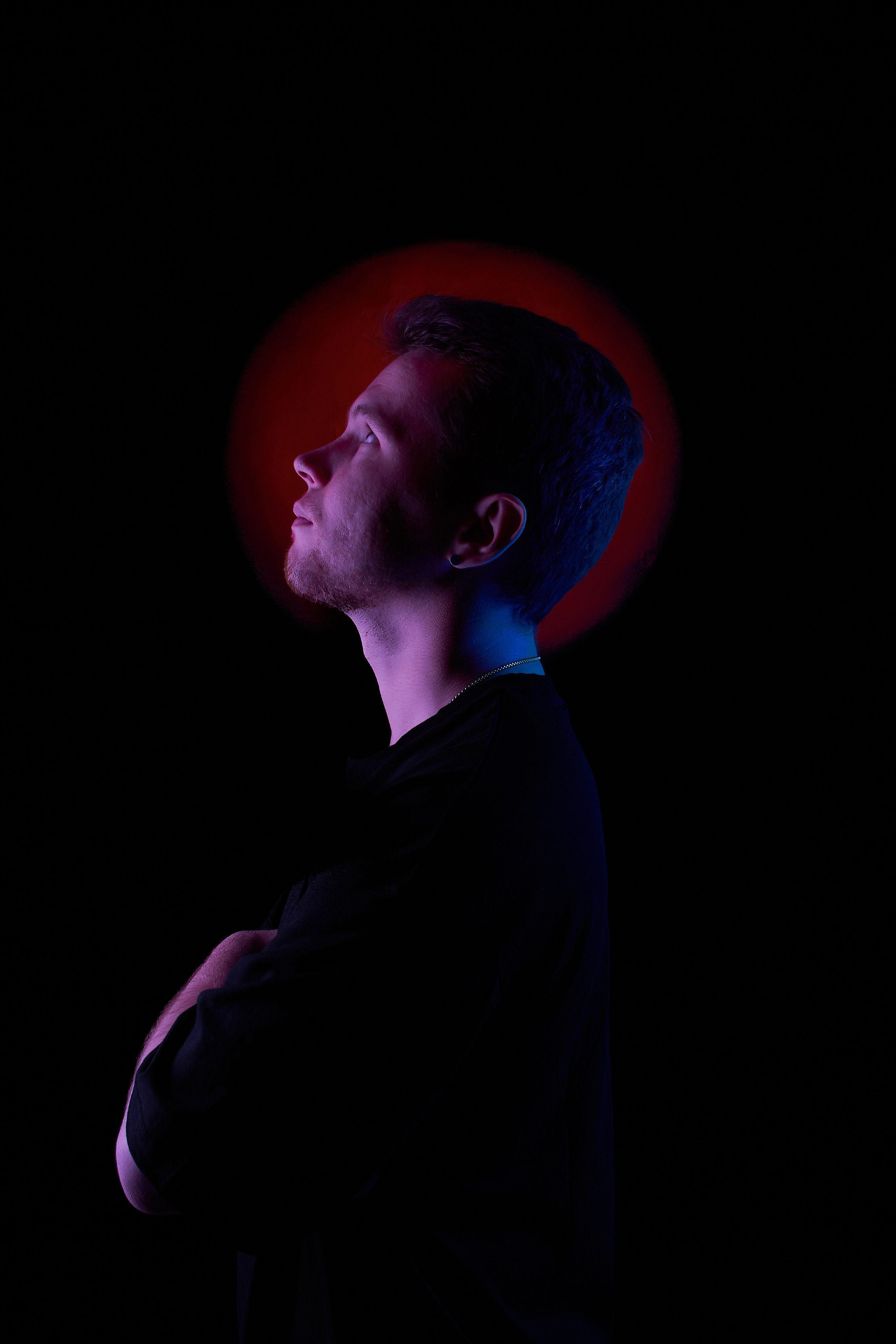 Мужская фотосессия с цветным светом в Санкт-Петербурге. Сергей Ильин | Фотограф