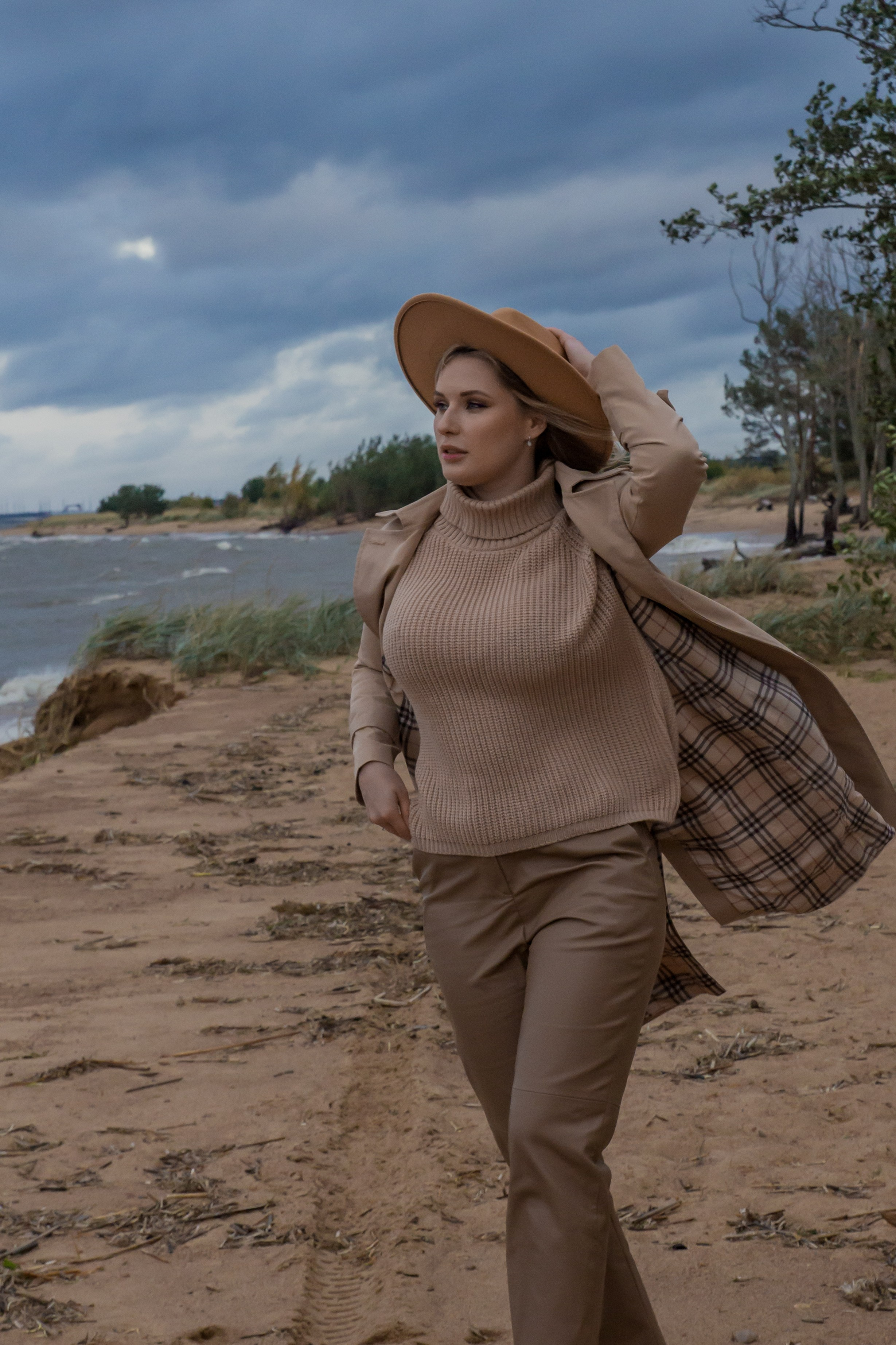 На берегу… С пушистым любимками🐾🐾. Женский портрет и немного больше в Санкт-Петербурге