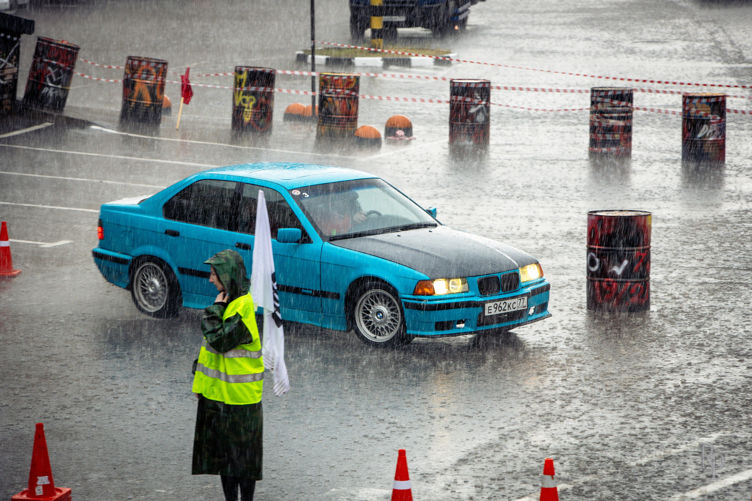 SHOWDOWN. Rusty Photographer