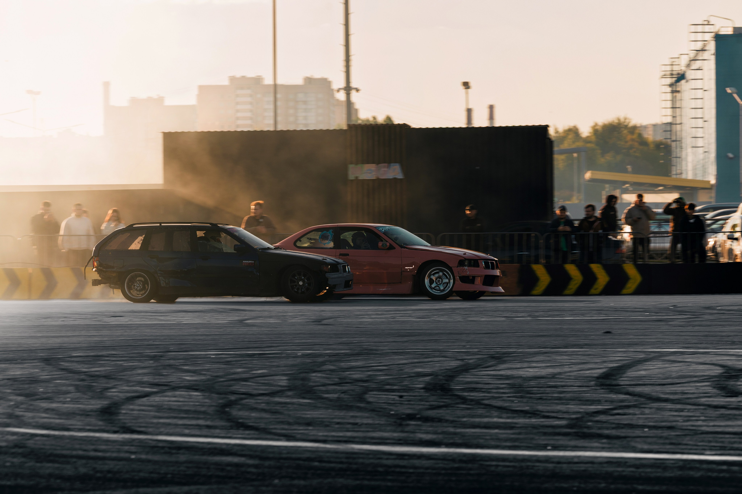 Фотографии закрытия сезона 2025 VibeSide — дрифт и автошоу у МЕГА Дыбенко, Санкт-Петербург