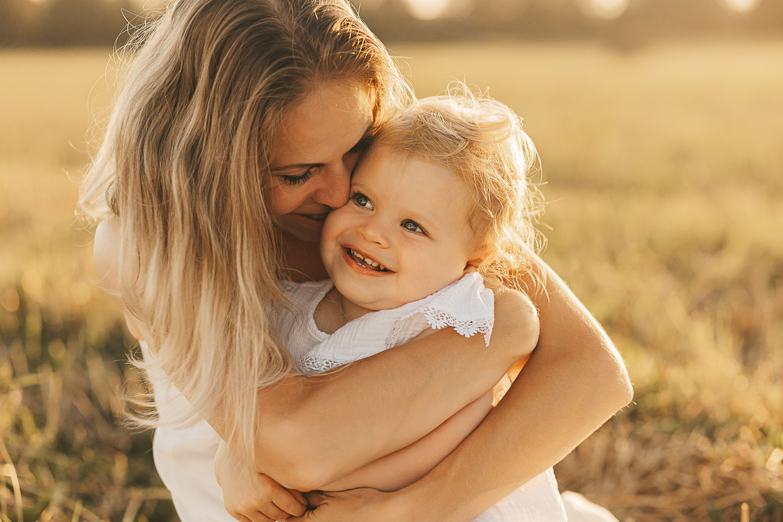 Фотосессия в поле со стогами. Семейный и женский фотограф в Москве Надежда Воробьева