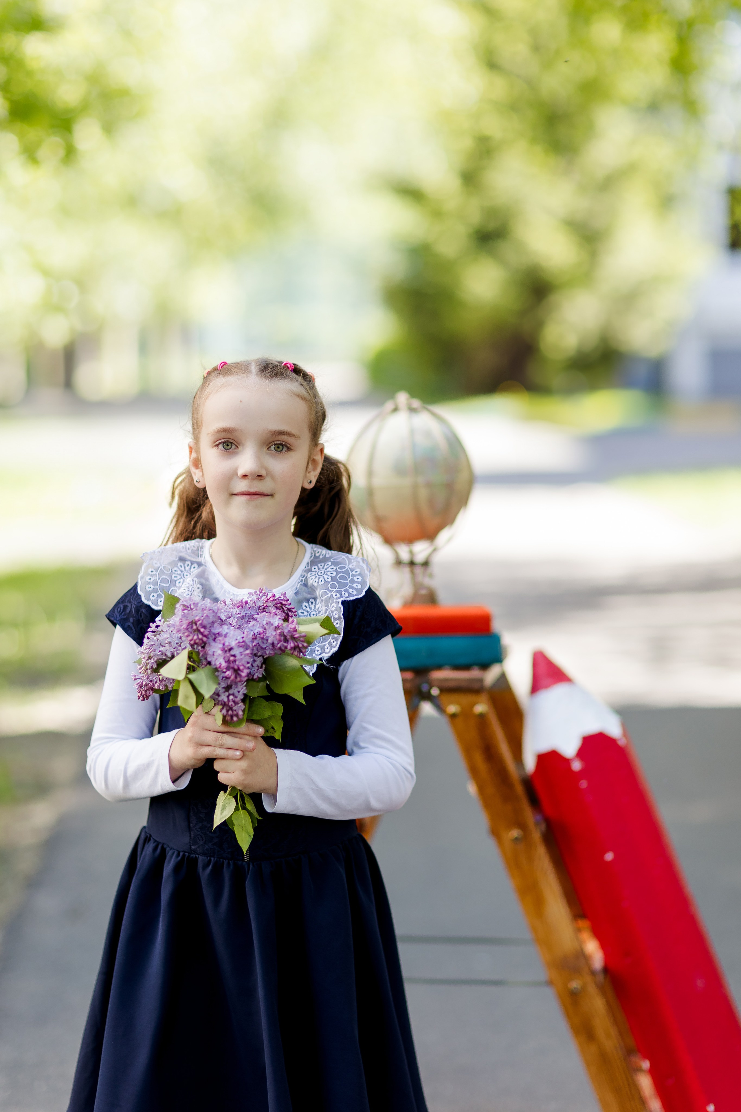 Портер девочки с сиренью весной