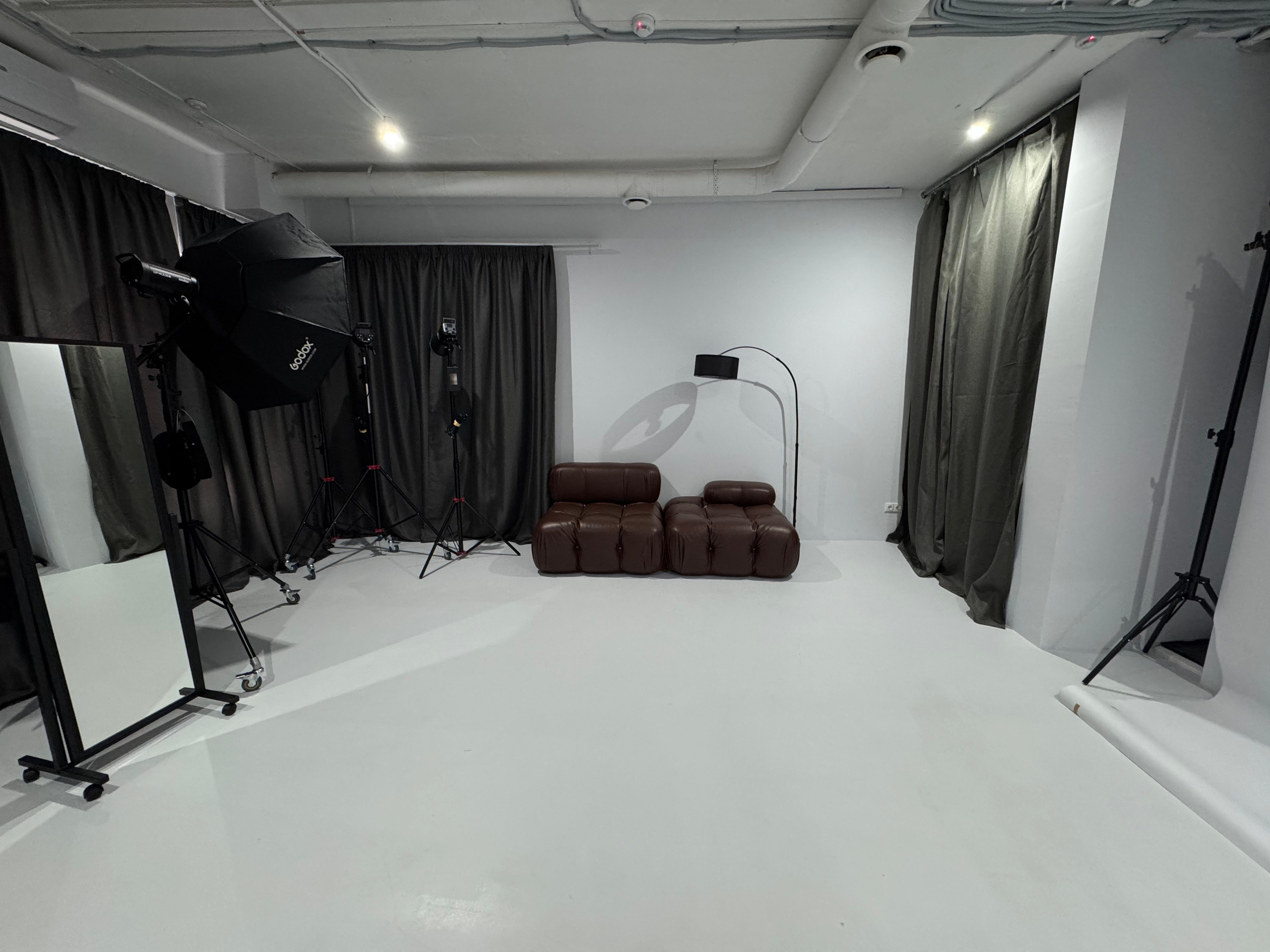 Аренда фотостудии в Уфе| Зал № 1 с естественным светом | LINZA PHOTO. Аренда фотостудии в Уфе | LINZA Photo — 2 зала с оборудованием