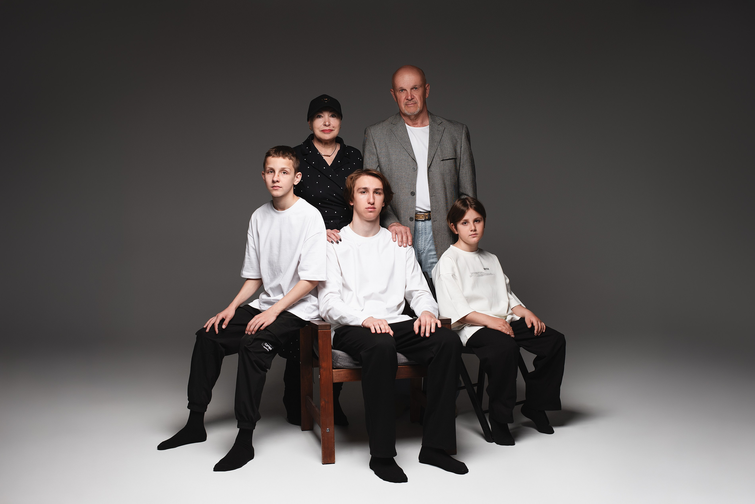 Семейная фотосессия на циклораме. Семейный фотограф в Южно-Сахалинске Анастасия Лимарева