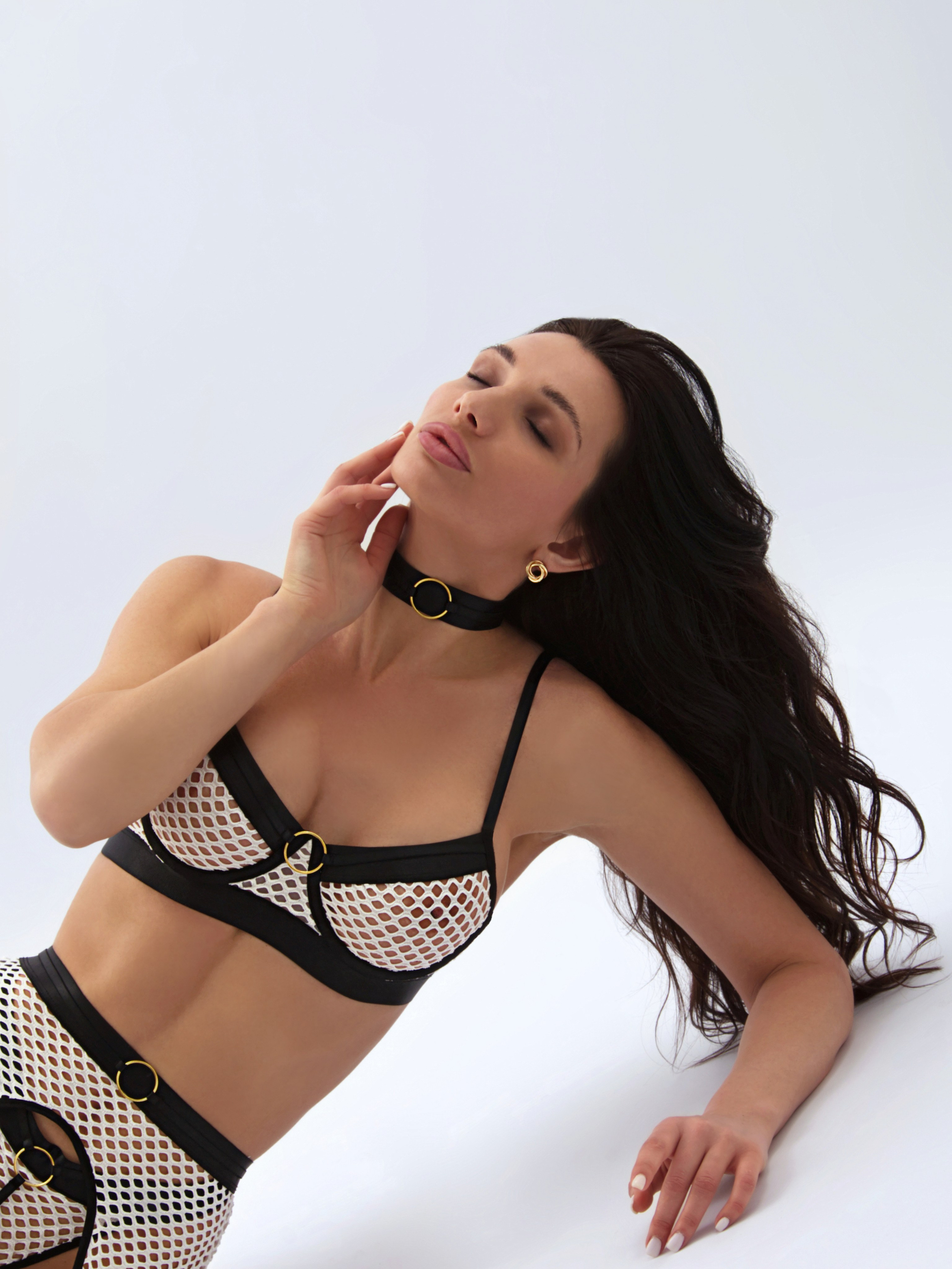 Съёмки нижнего белья на модели