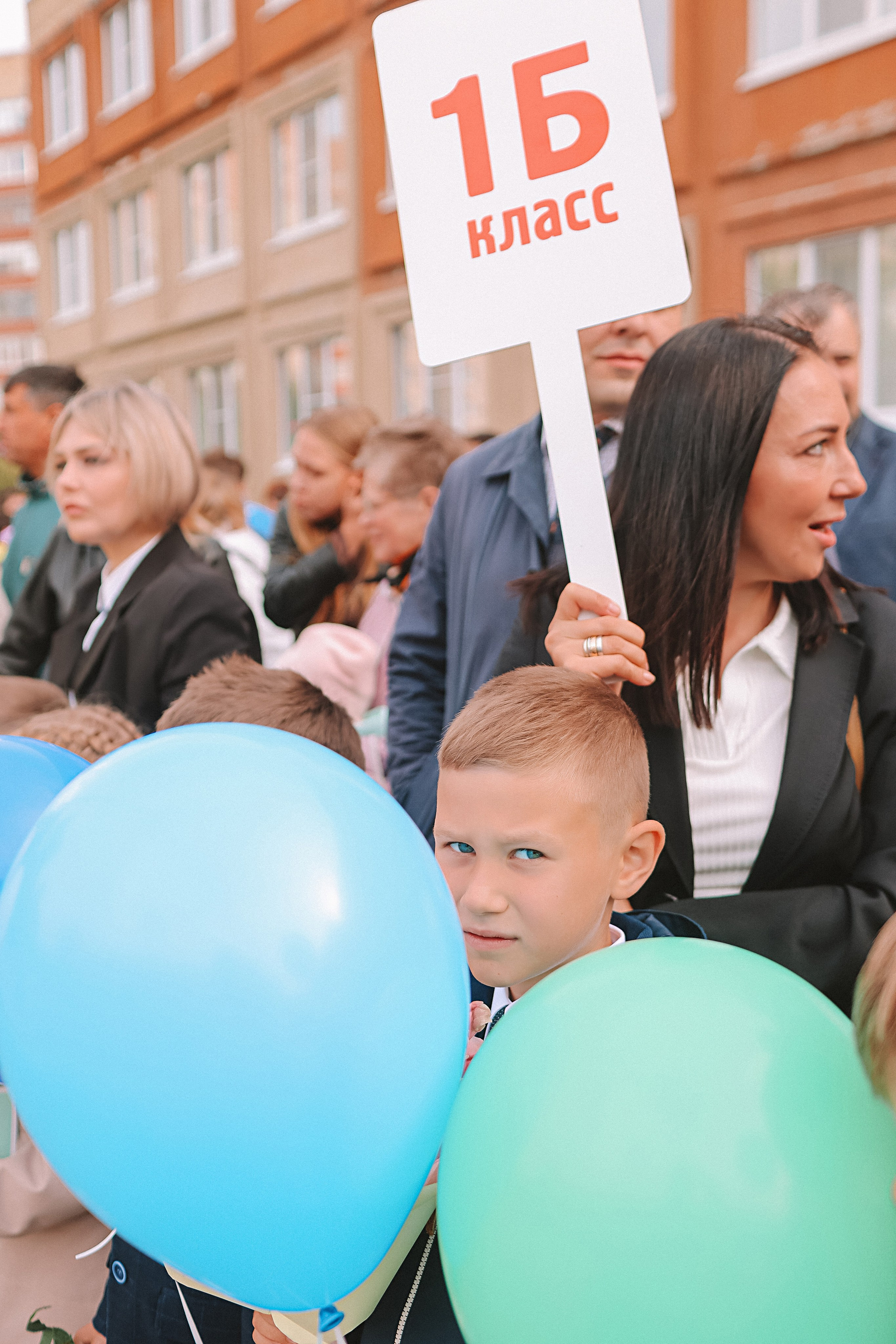 1 сентября линейка+кл час+портреты. Семейный фотограф Тюмень, фотограф на роды Салмина Мария