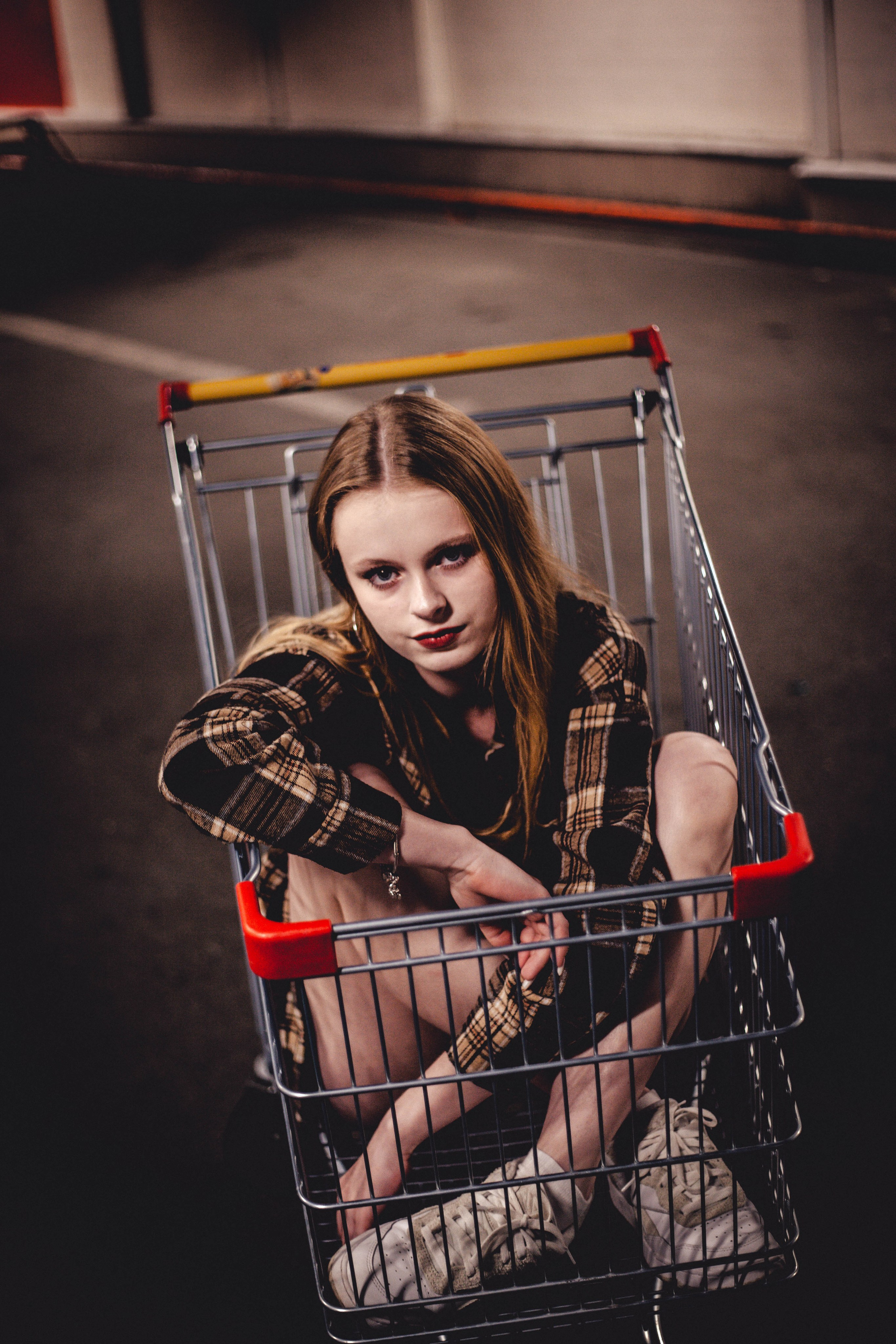 «Тайны парковки глазами тележки». Уличный фотограф Города N