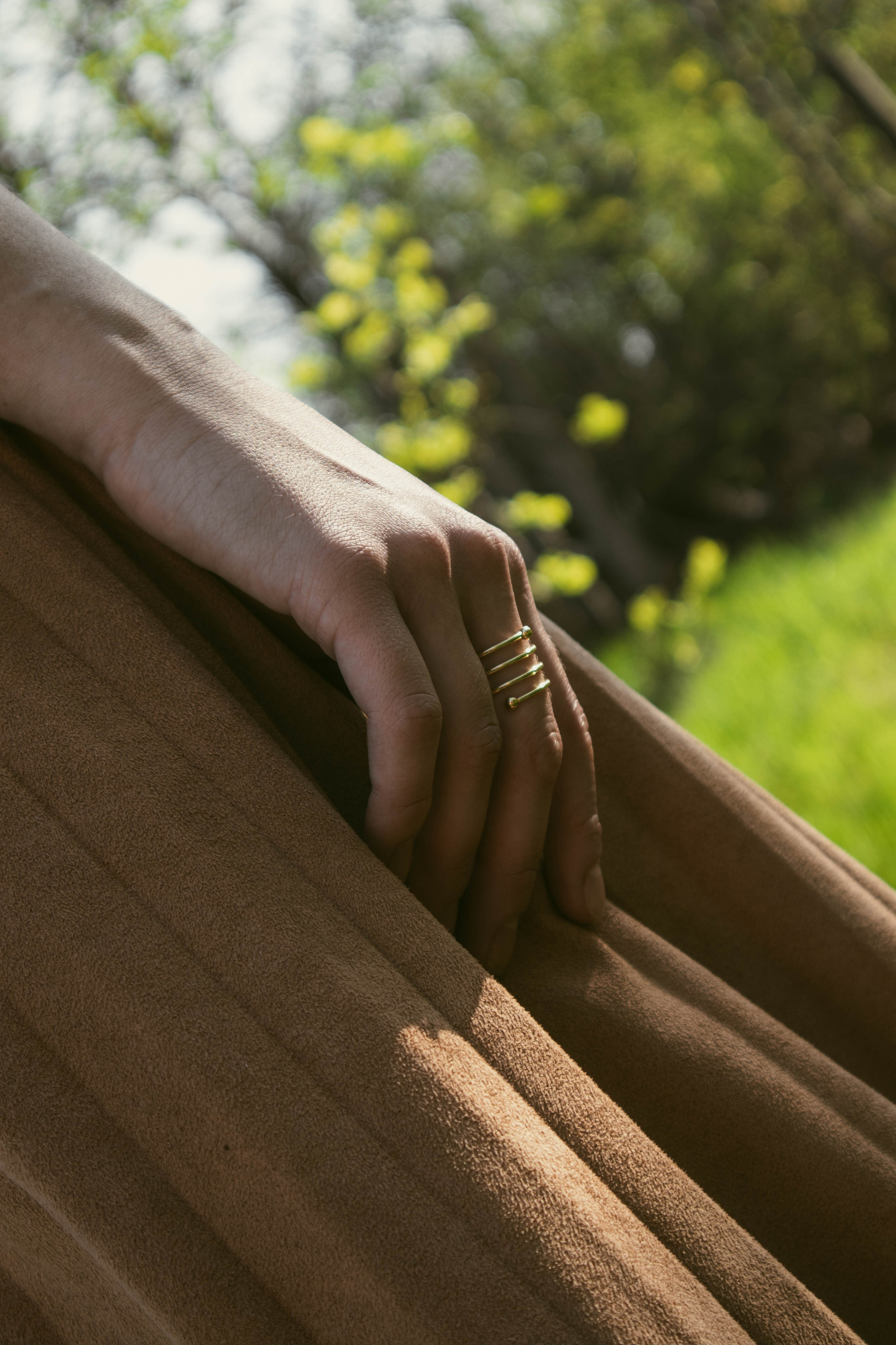 «Деревья шепчут, горы молчат». Уличный фотограф Города N