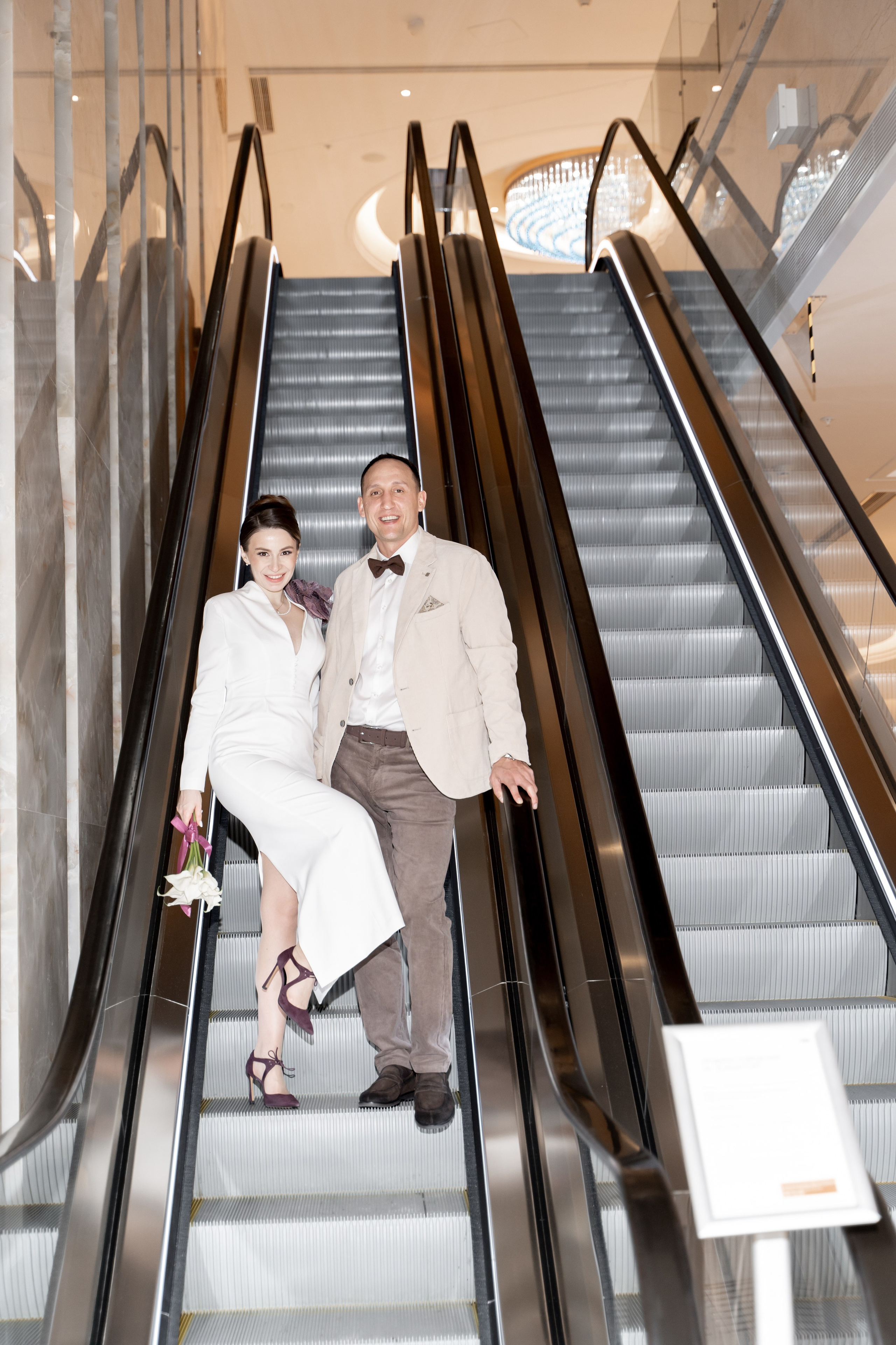 Свадебный фотограф в Москве. Свадебный фотограф Видное, Бутово, Домодедово, Щербинка, Царицыно. Свадебная фотосессия и сборы невесты в отеле Soluxe. Регистрация брака во дворце бракосочетания ВДНХ. Свадьба на ВДНХ. Свадебная фотосессия с ретро автомобилем Чайка. 