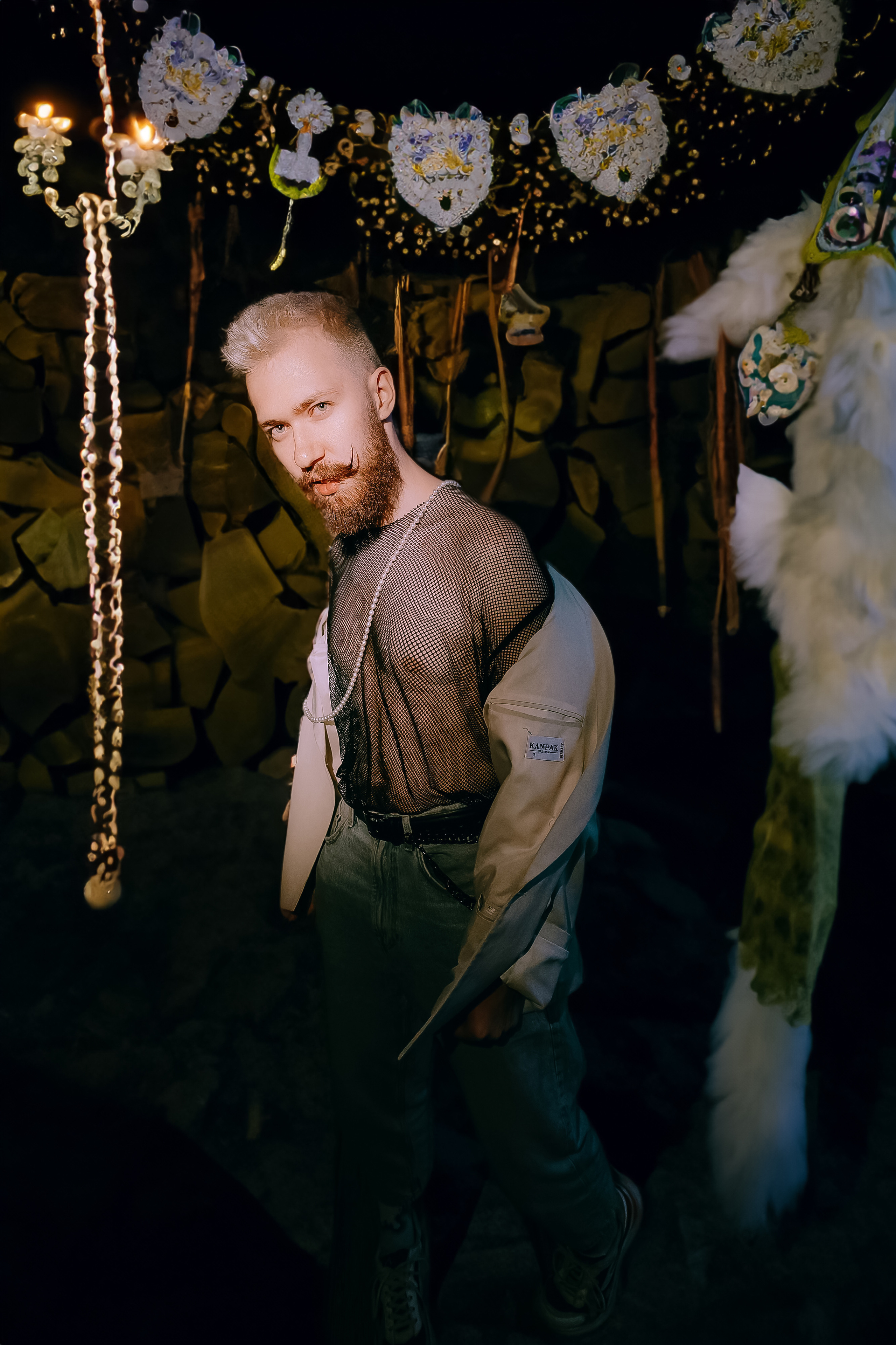 MANTRA: Хоровод. Made with Ai. Фото и видео контент за одну съемку — Веретенников Егор