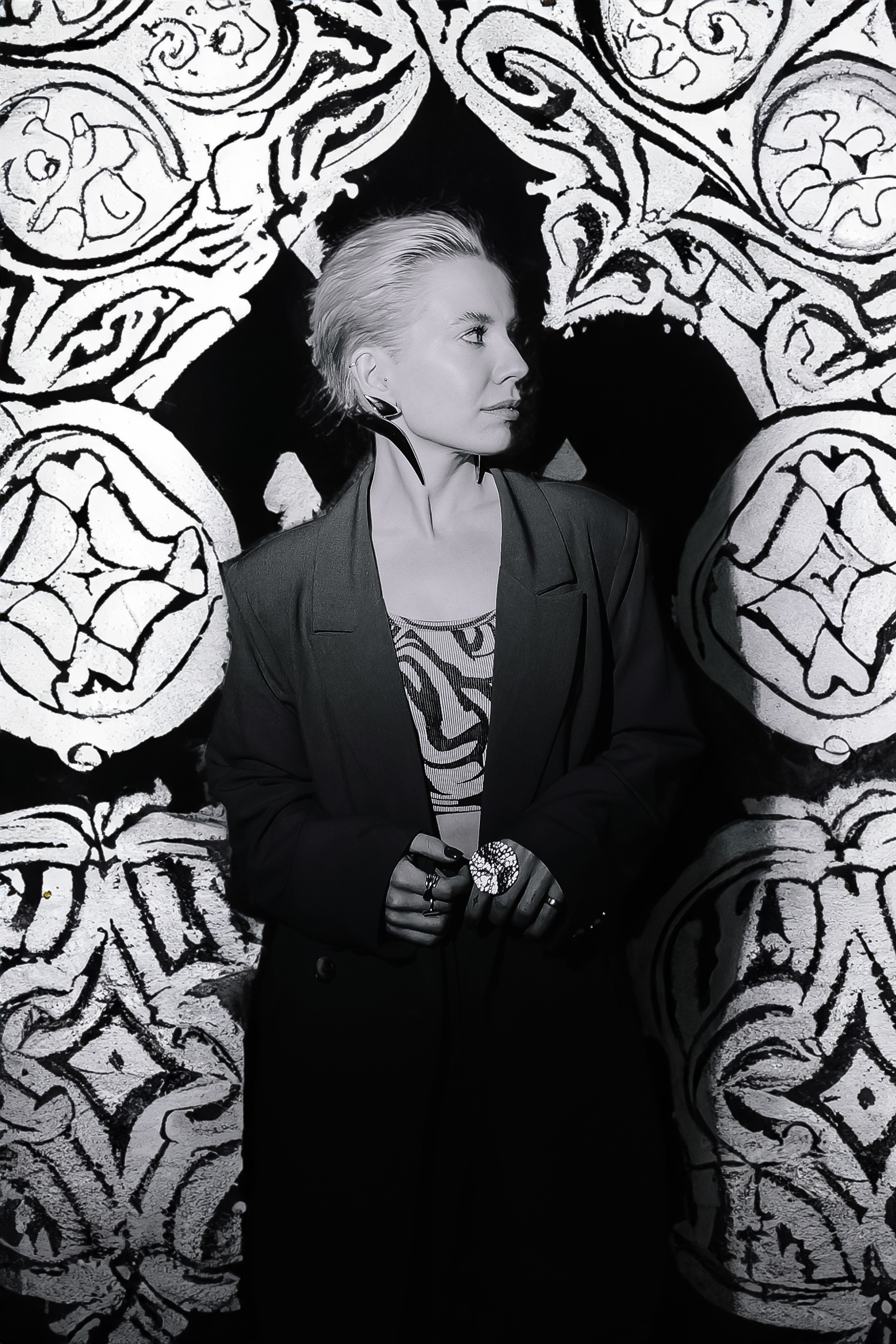 MANTRA: Хоровод. Made with Ai. Фото и видео контент за одну съемку — Веретенников Егор