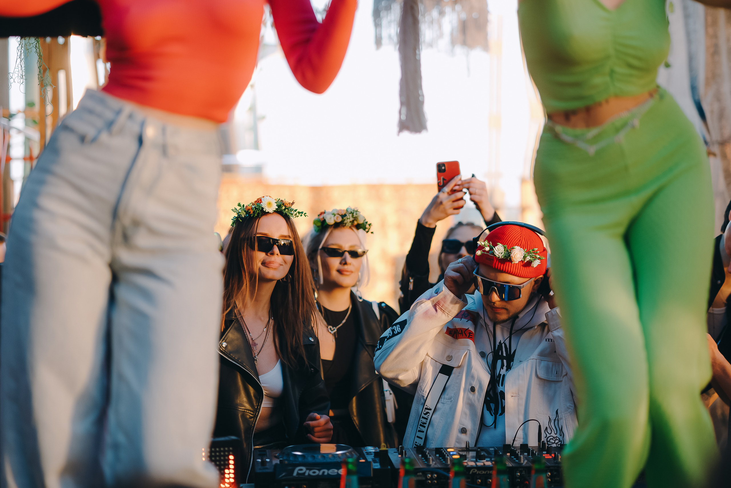 MANTRA: Хоровод. Made with Ai. Фото и видео контент за одну съемку — Веретенников Егор