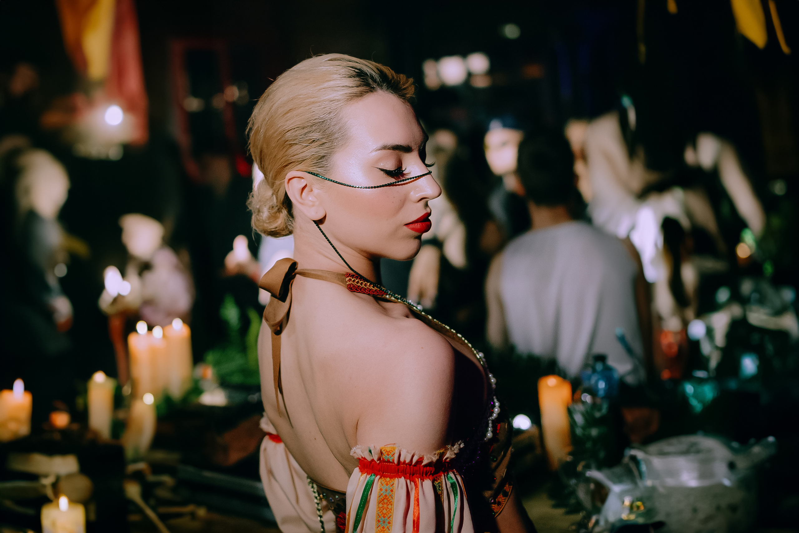 MANTRA: Хоровод. Made with Ai. Фото и видео контент за одну съемку — Веретенников Егор