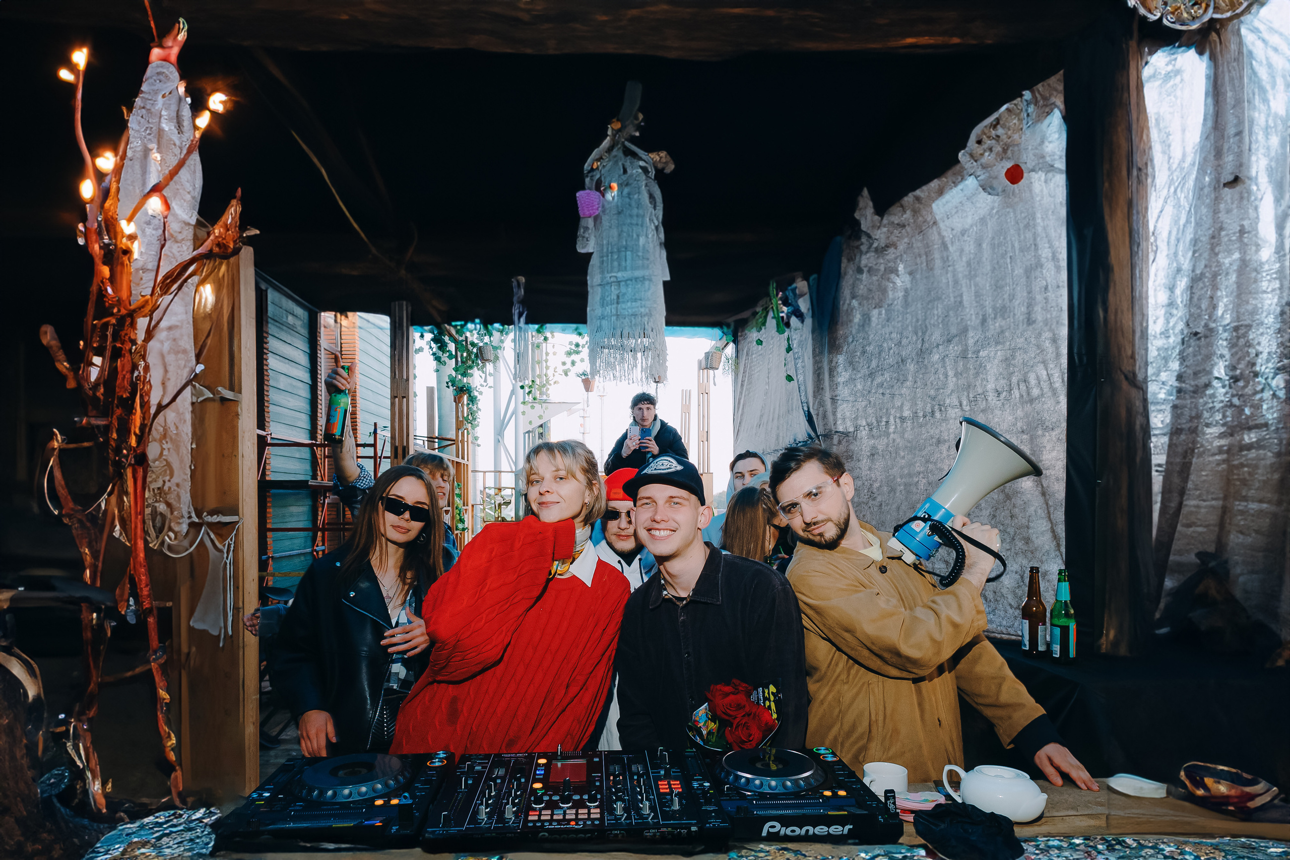 MANTRA: Хоровод. Made with Ai. Фото и видео контент за одну съемку — Веретенников Егор