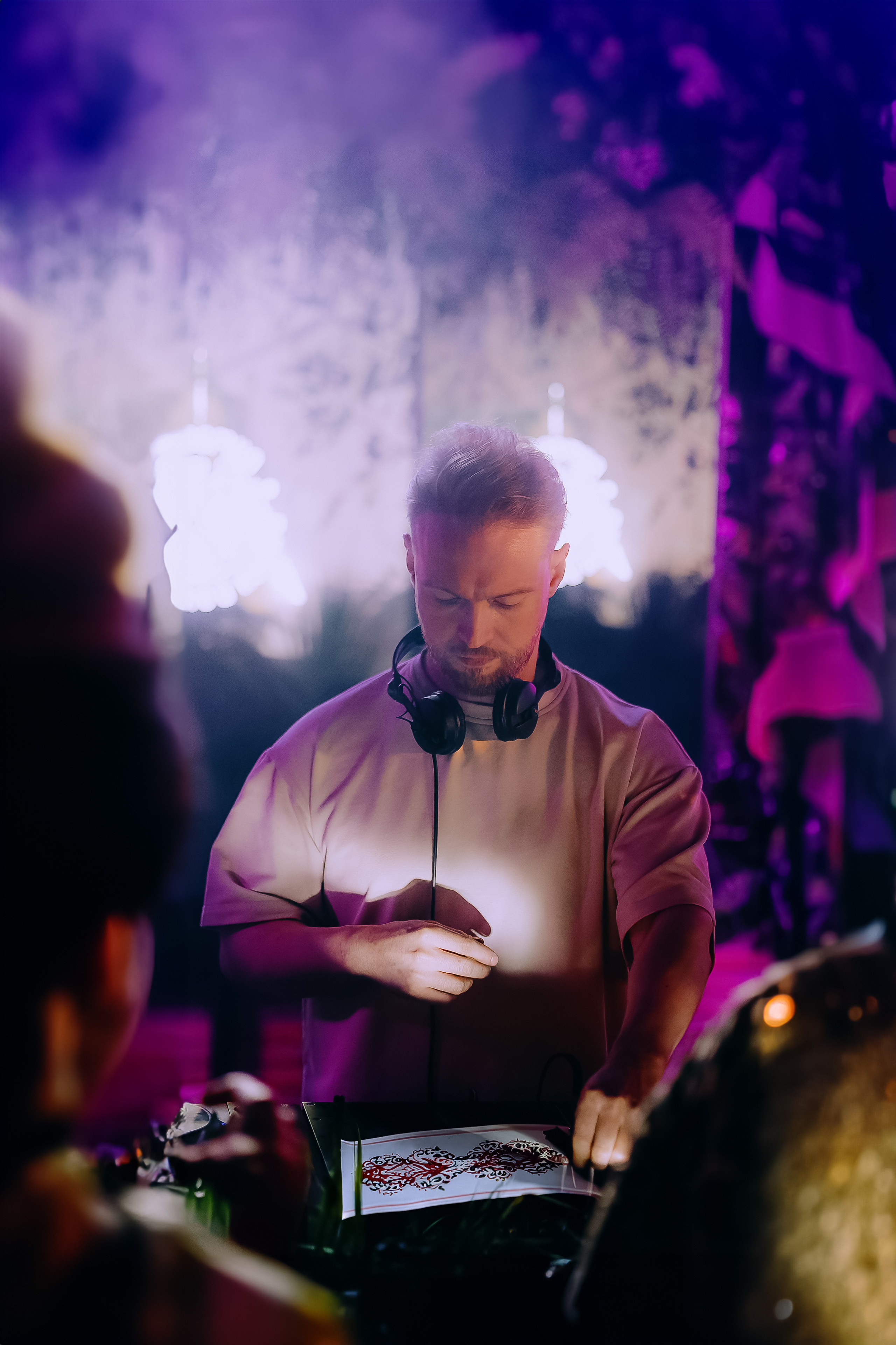 MANTRA: Хоровод. Made with Ai. Фото и видео контент за одну съемку — Веретенников Егор