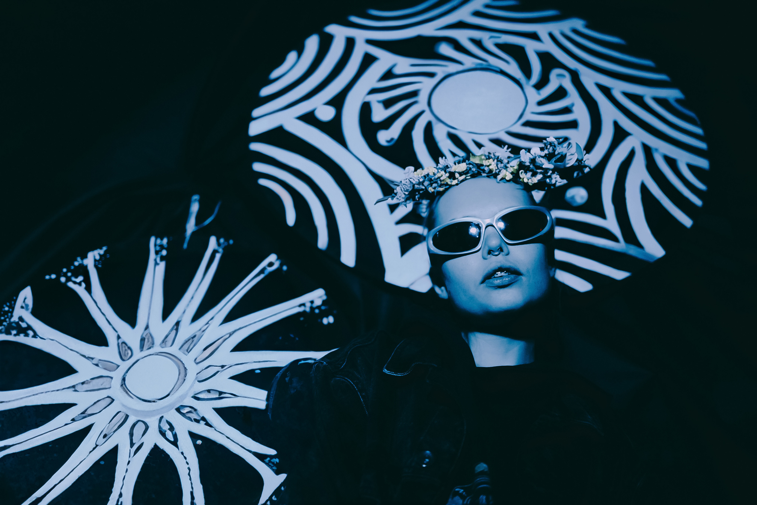 MANTRA: Хоровод. Made with Ai. Фото и видео контент за одну съемку — Веретенников Егор