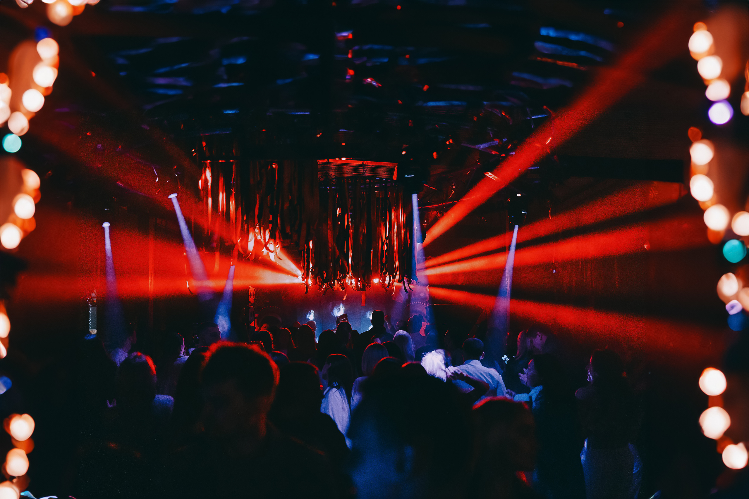 MANTRA: Хоровод. Made with Ai. Фото и видео контент за одну съемку — Веретенников Егор