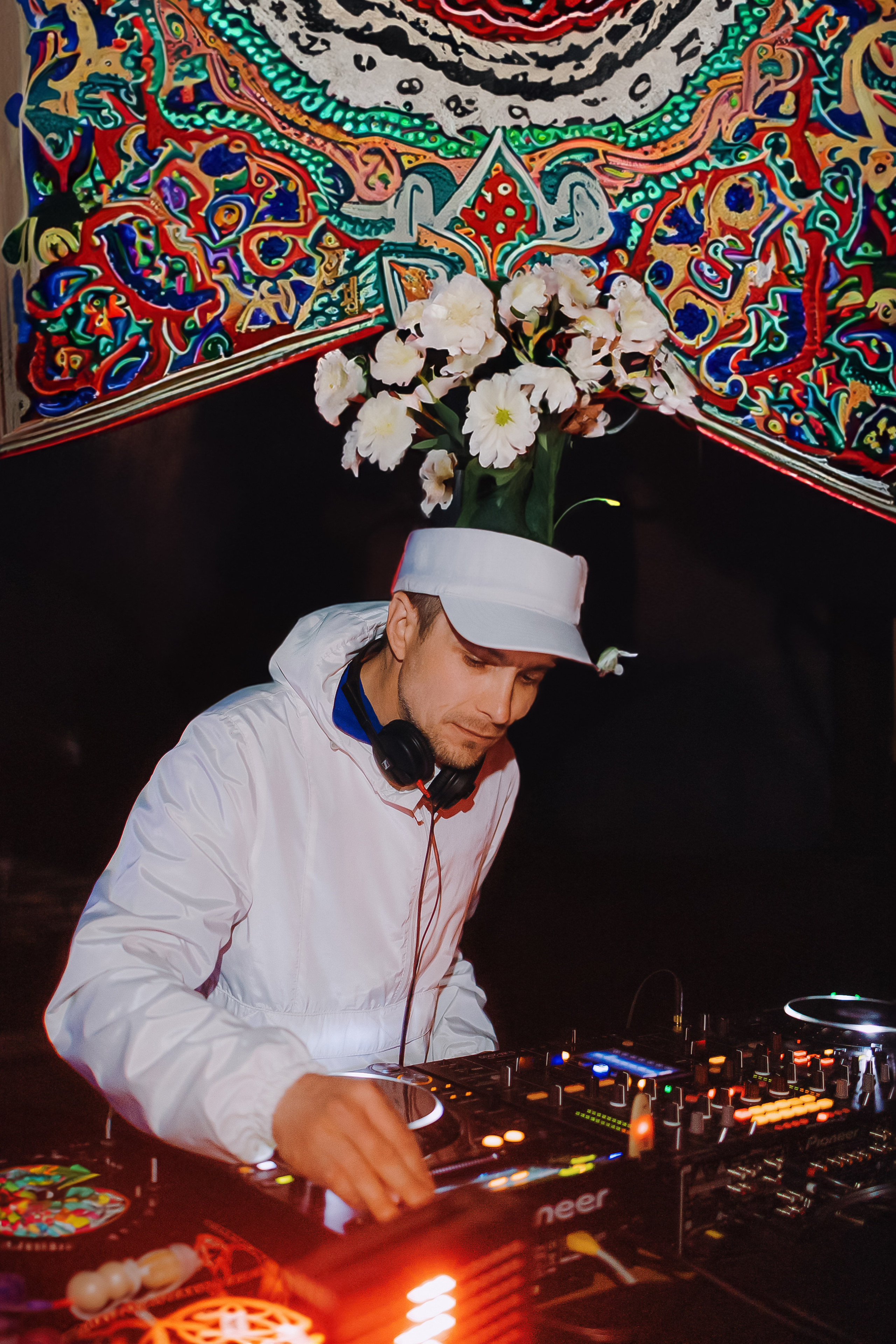 MANTRA: Хоровод. Made with Ai. Фото и видео контент за одну съемку — Веретенников Егор