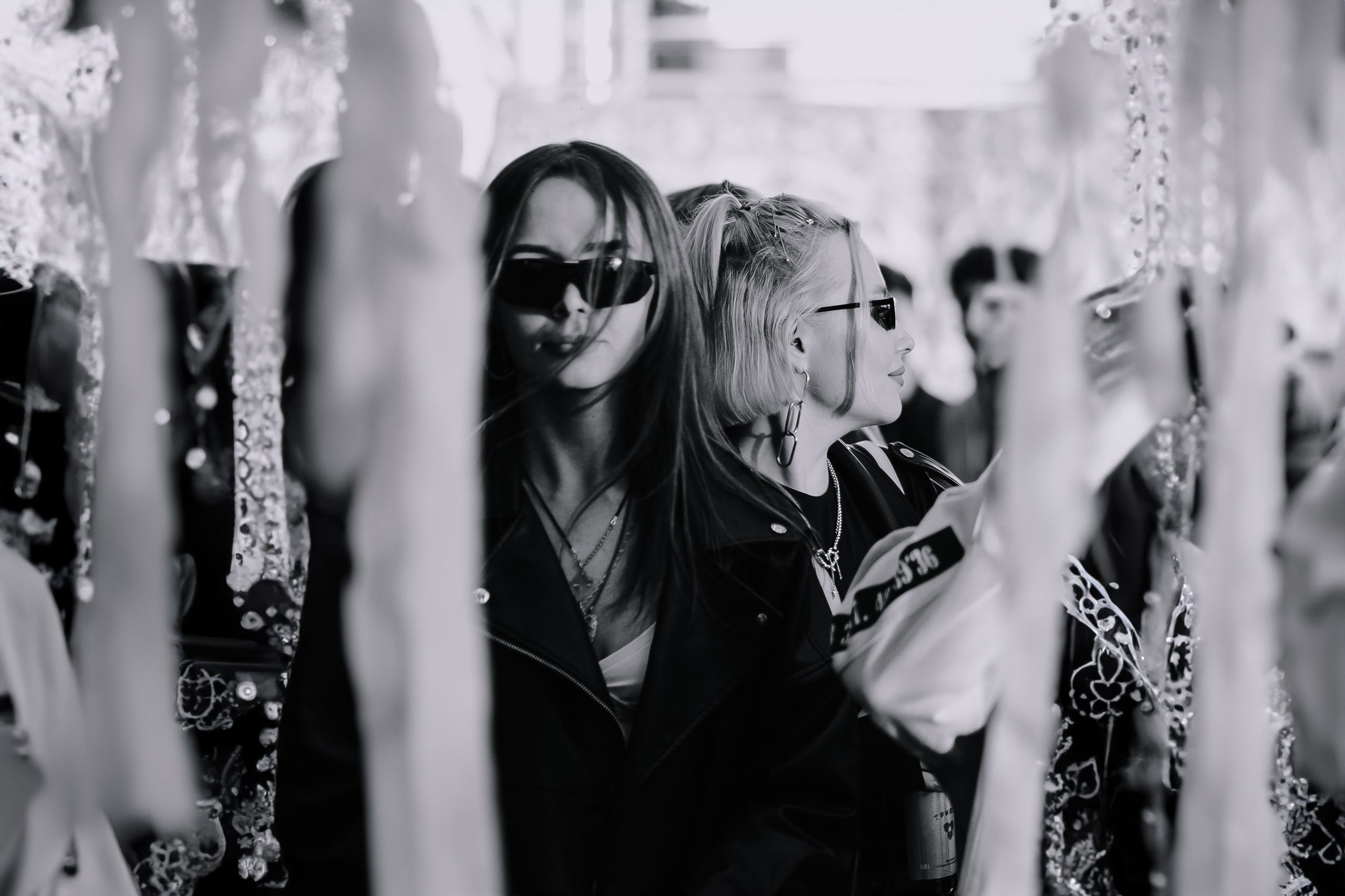 MANTRA: Хоровод. Made with Ai. Фото и видео контент за одну съемку — Веретенников Егор