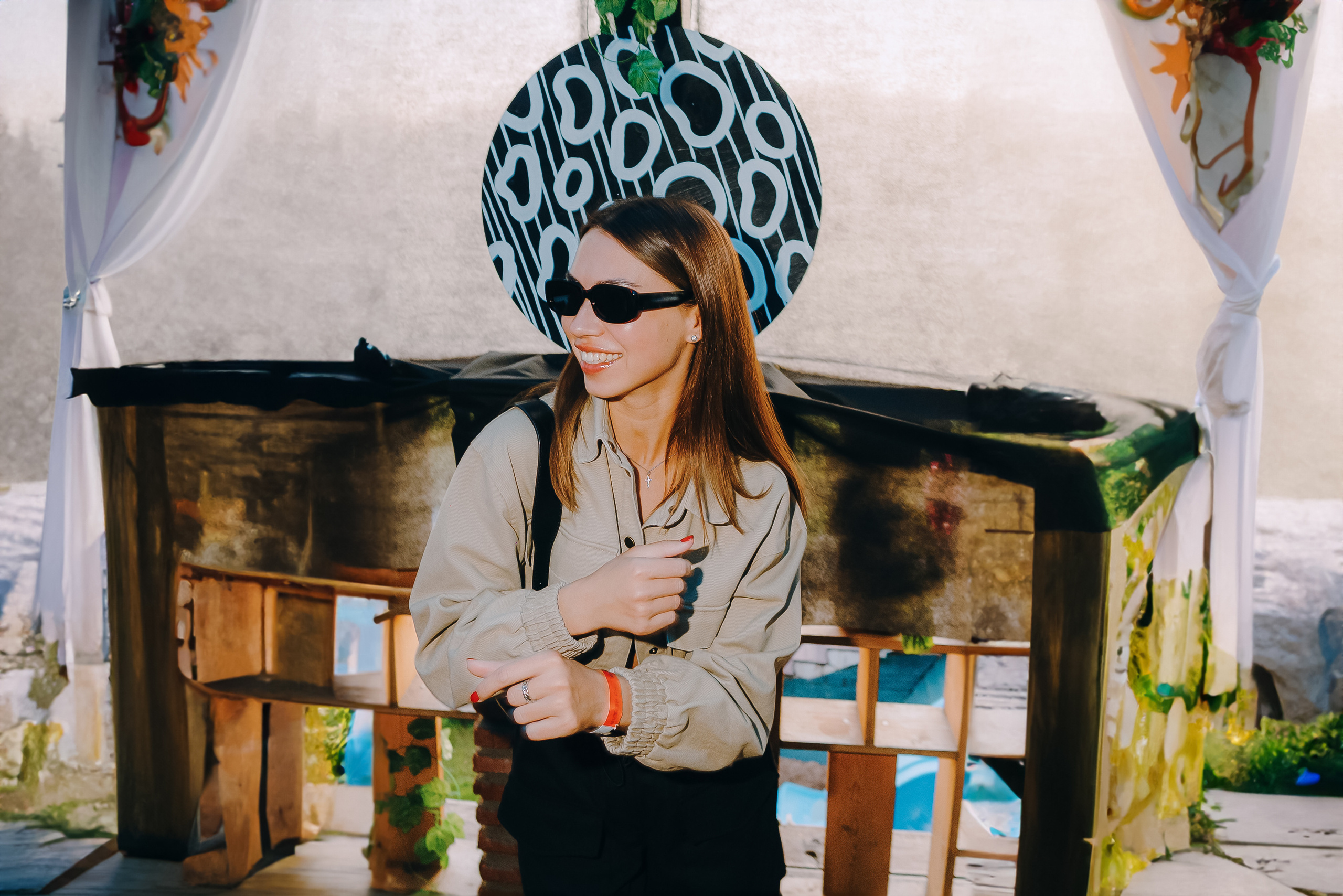 MANTRA: Хоровод. Made with Ai. Фото и видео контент за одну съемку — Веретенников Егор