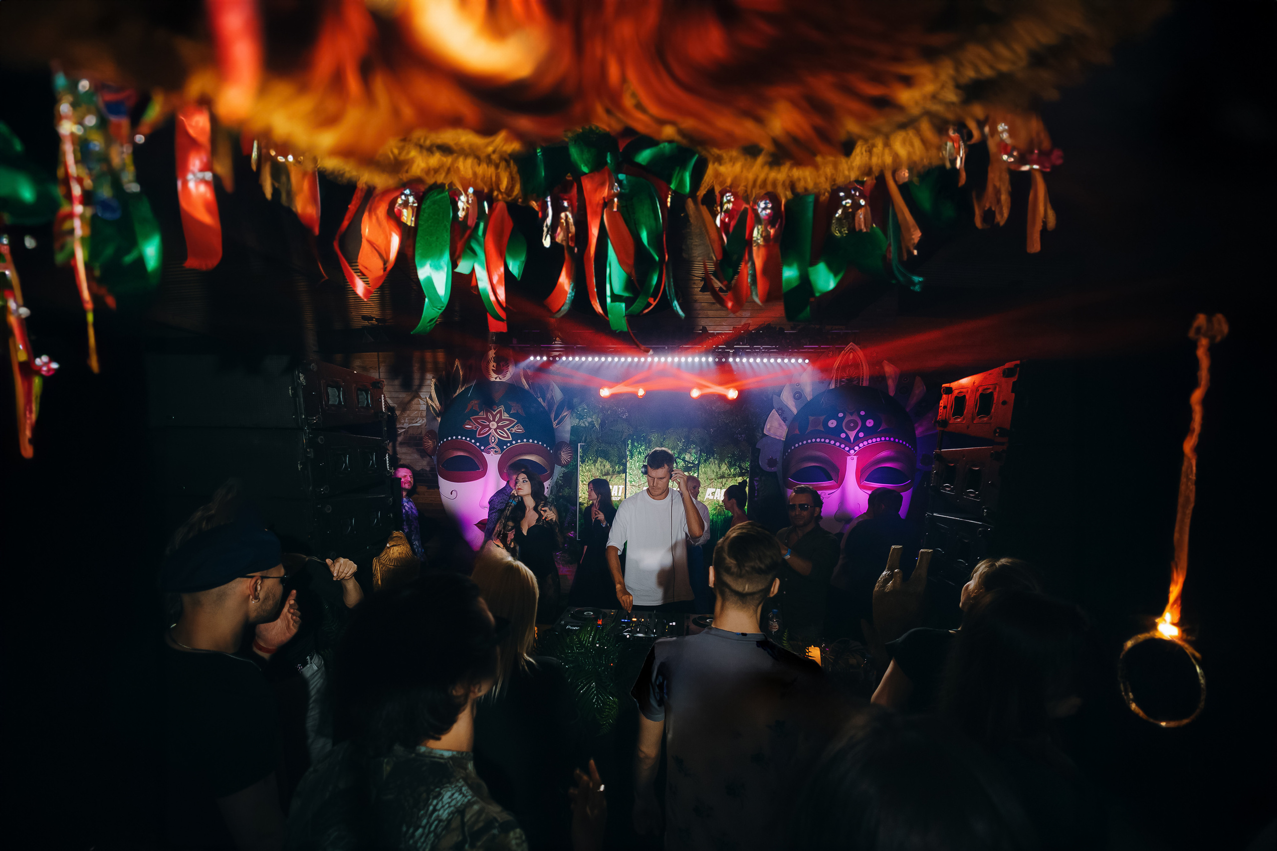 MANTRA: Хоровод. Made with Ai. Фото и видео контент за одну съемку — Веретенников Егор