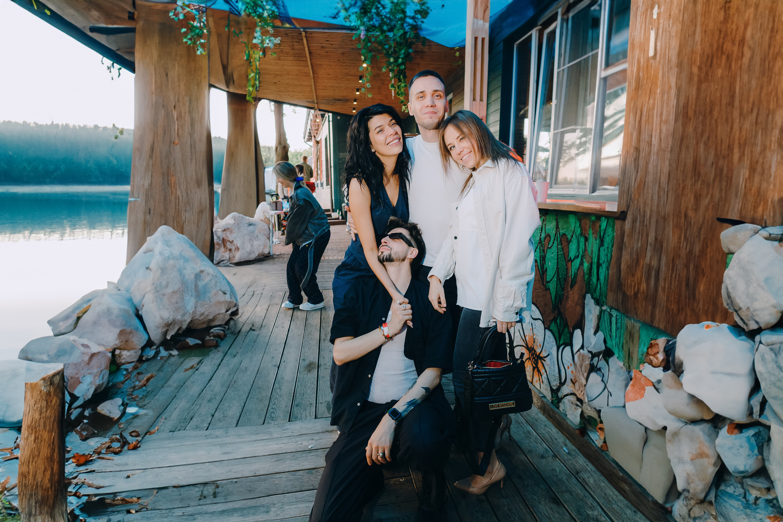 MANTRA: Хоровод. Made with Ai. Фото и видео контент за одну съемку — Веретенников Егор