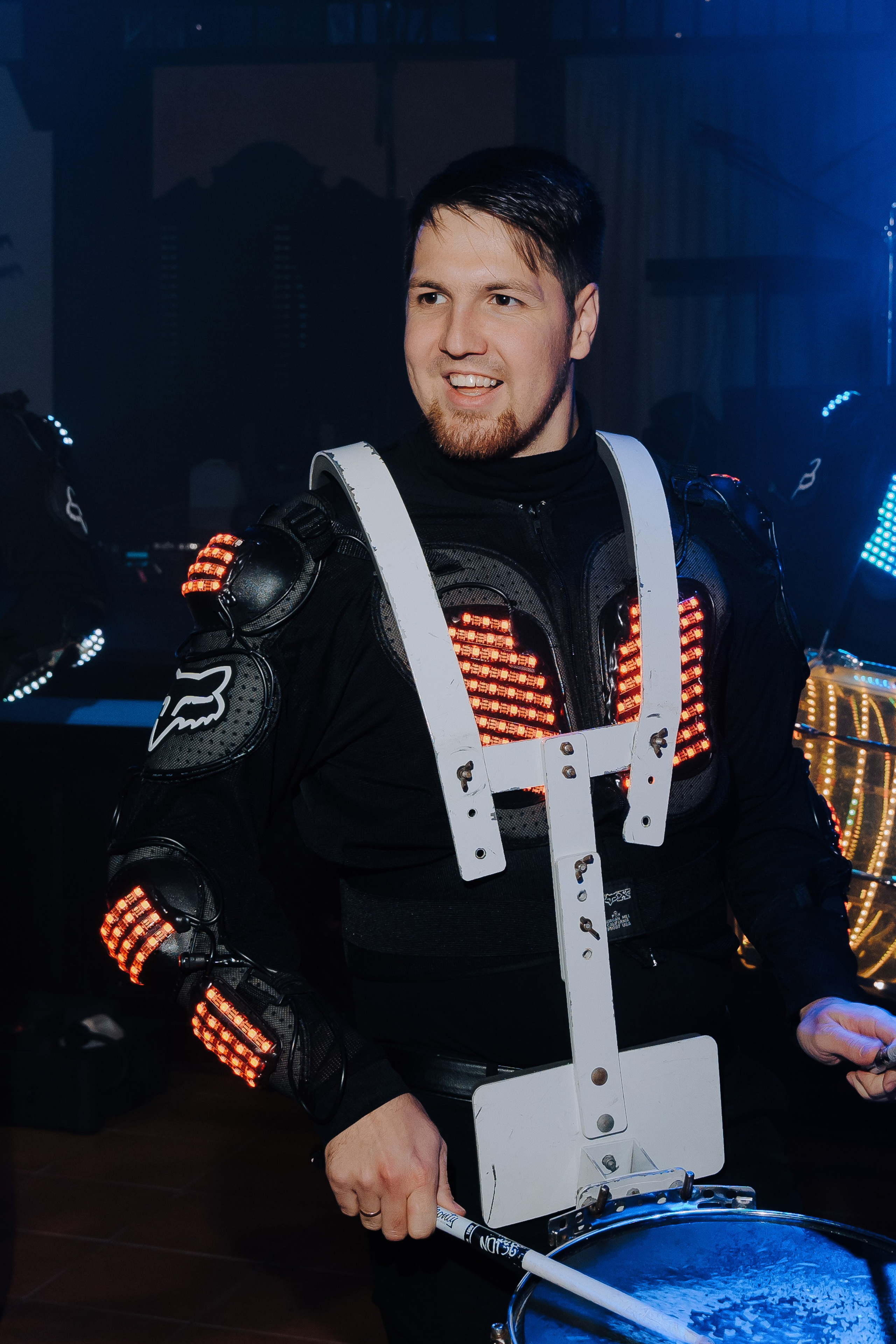 20 ЛЕТ МЕГАПОЛИС ЧЕЛЯБИНСК ХЕДЛАЙНЕР ЕЛКА. Репортажный фотограф Зуев Роман г. Челябинск