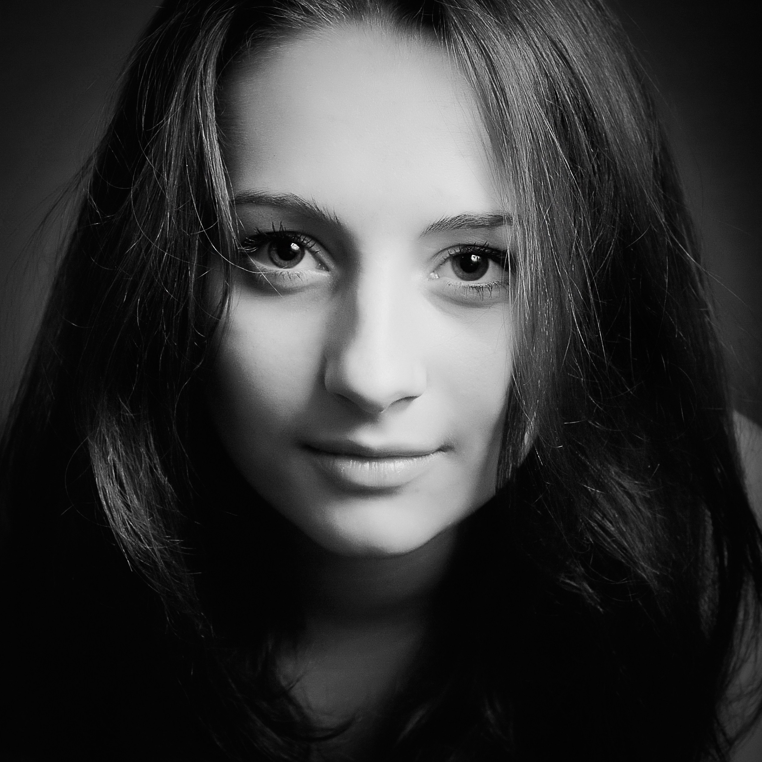 Студийная фотосессия с акцентом на макияж и прическу