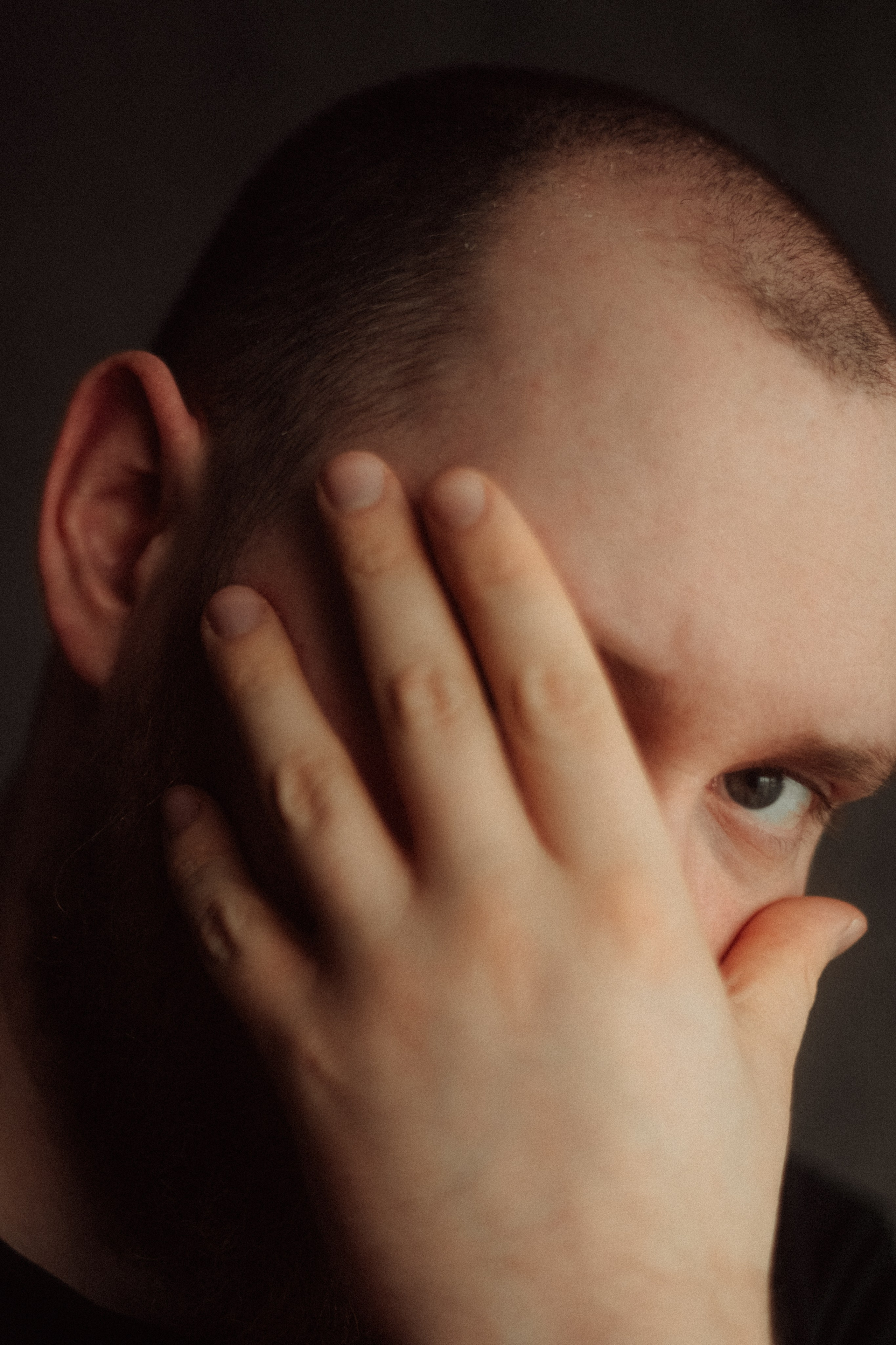 Портретная фотосессия в квартире, автопортрет