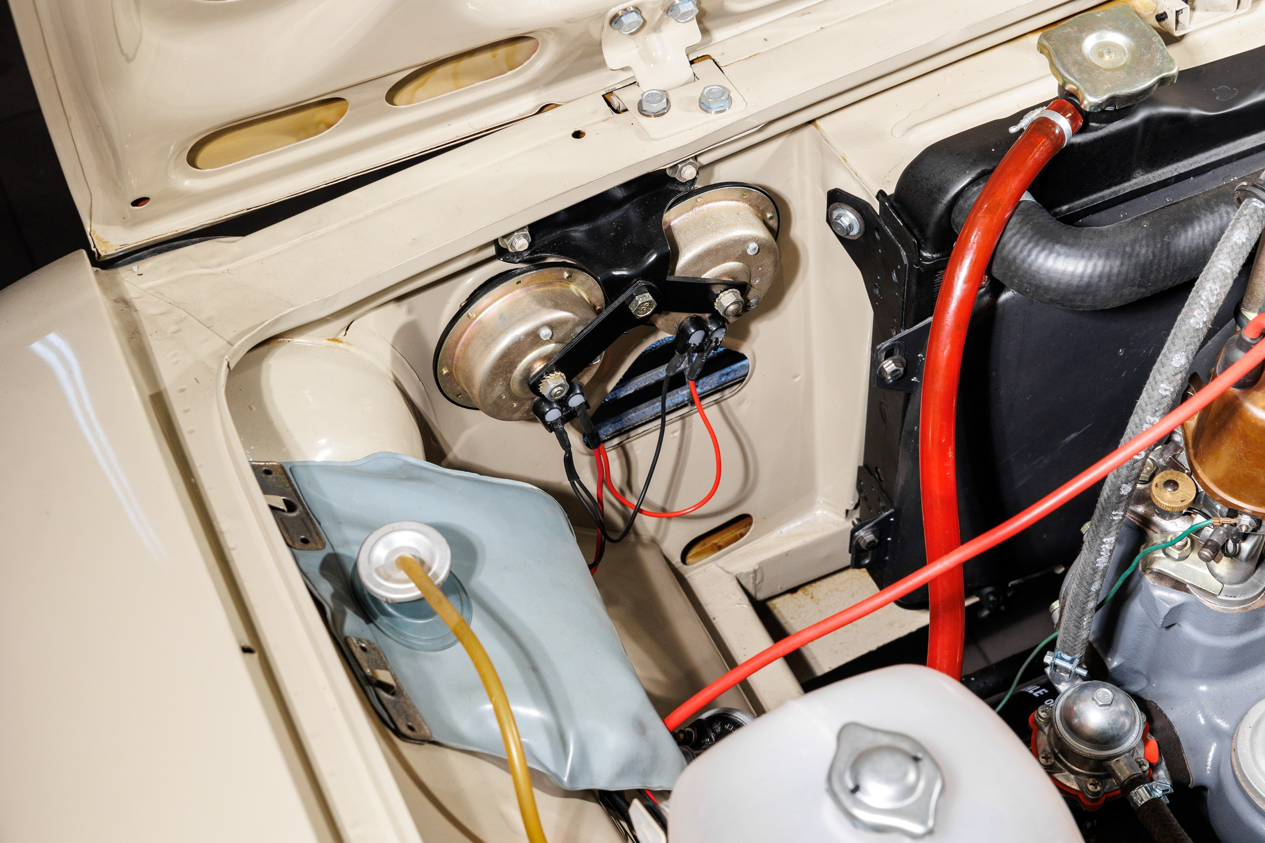 Автомобильная фотосъемка ВАЗ 2101 после реставрации в Бюро "Наследие"