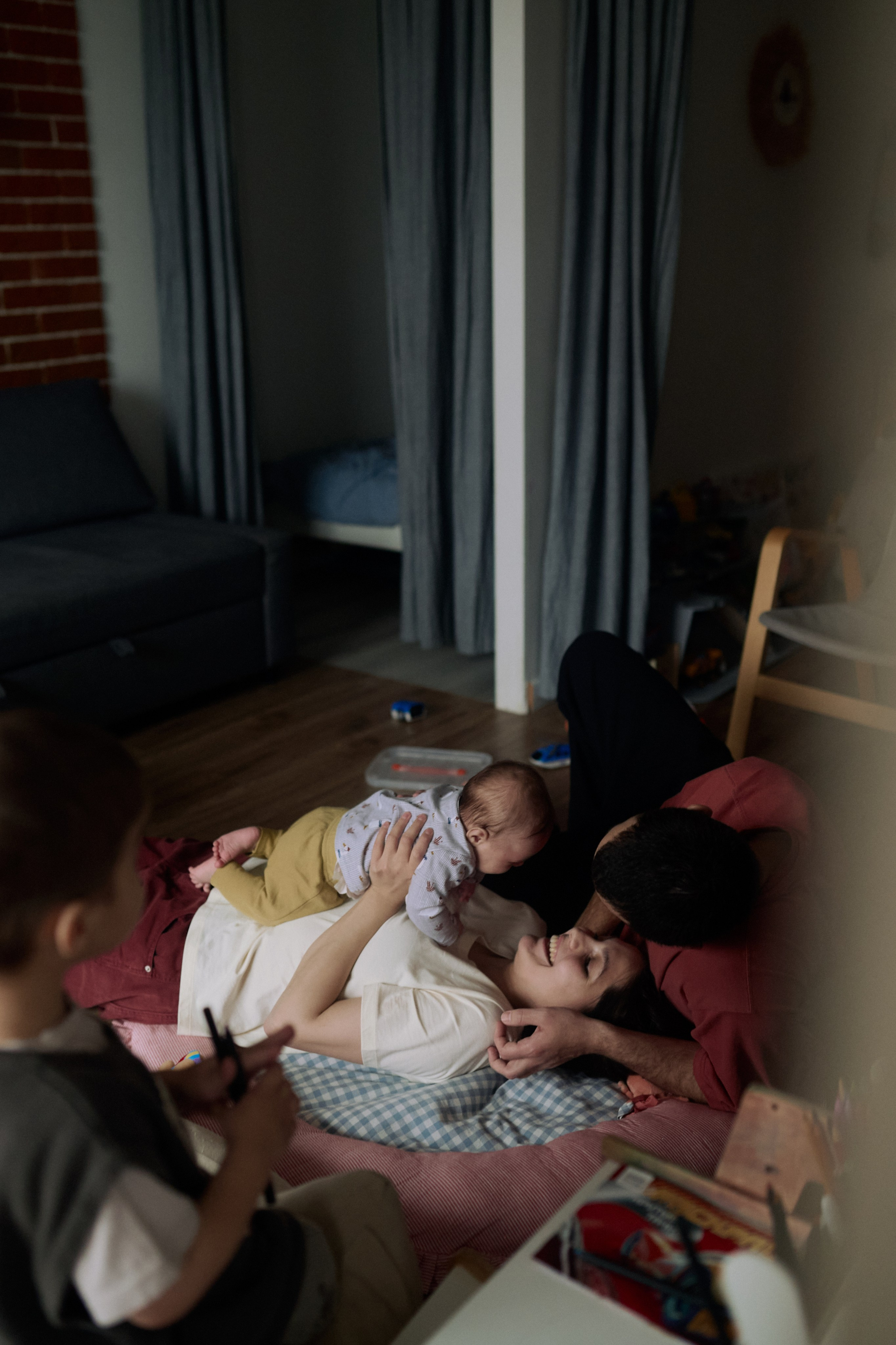 Эмир, Диана, Леон и Амин дома. Семейный и свадебный lifestyle-фотограф в Москве Мария Петрова