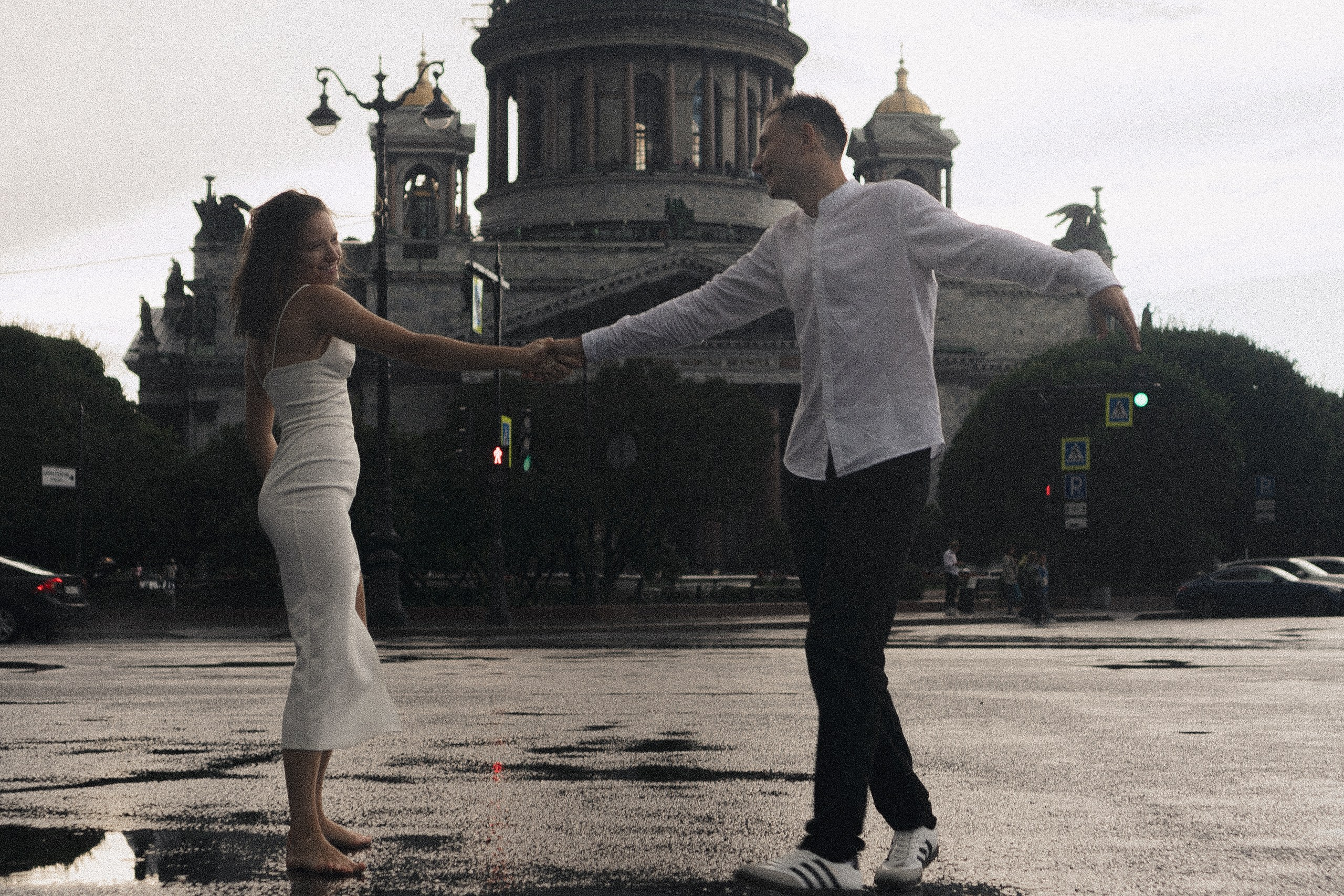 СВАДЕБНАЯ ФОТОСЕСИСИЯ В МЕТРО И ВОЗЛЕ ИСАКИЕВСКОГО СОБОРА В ДОЖДЬ. Профессиональный фотограф, Санкт-Петербург — Виктория Богомолова