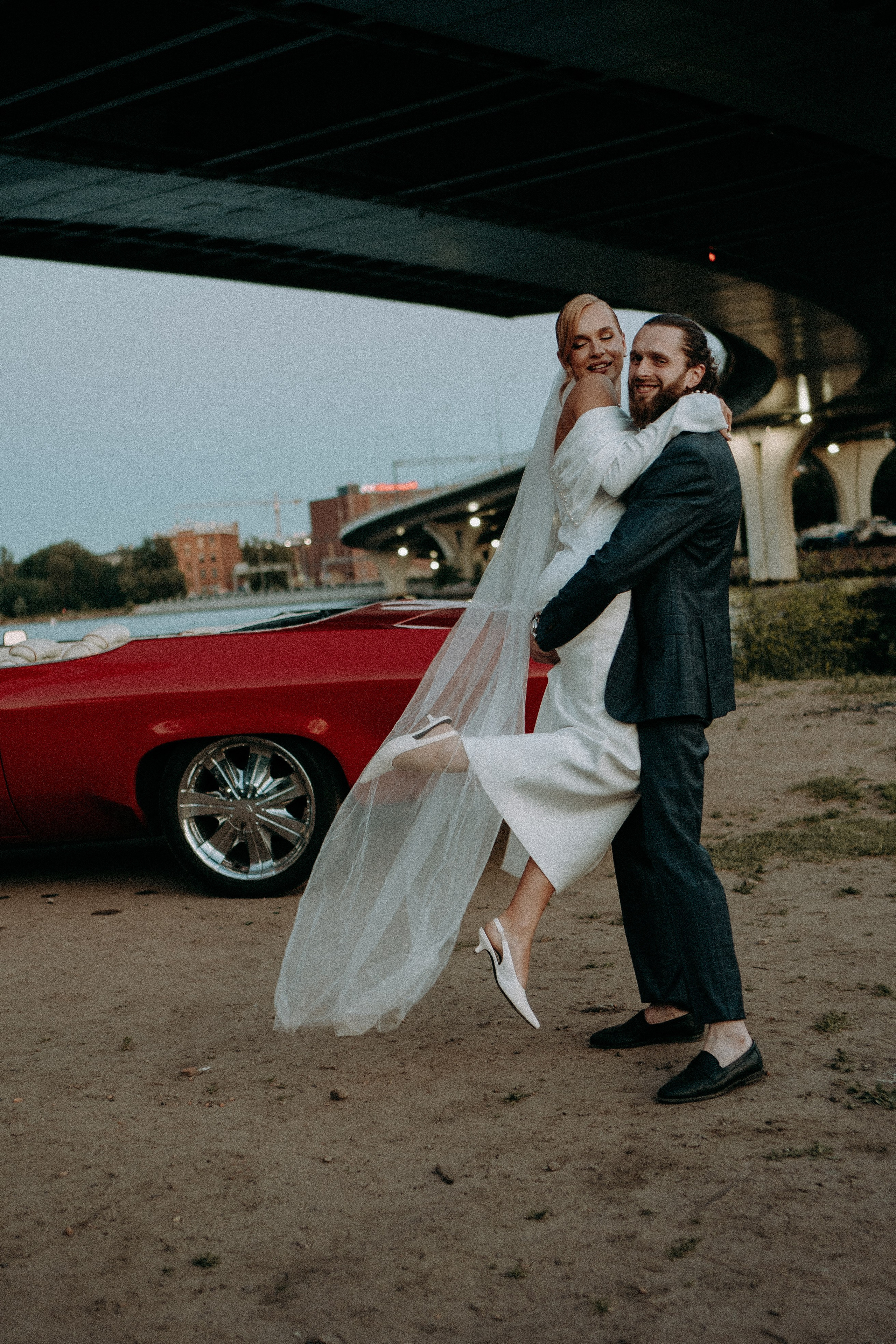 СВАДЕБНАЯ СЬЕМКА ВОЗЛЕ МСОТА БЕТАНКУРА НА КАБРИОЛЕТЕ. Профессиональный фотограф, Санкт-Петербург — Виктория Богомолова