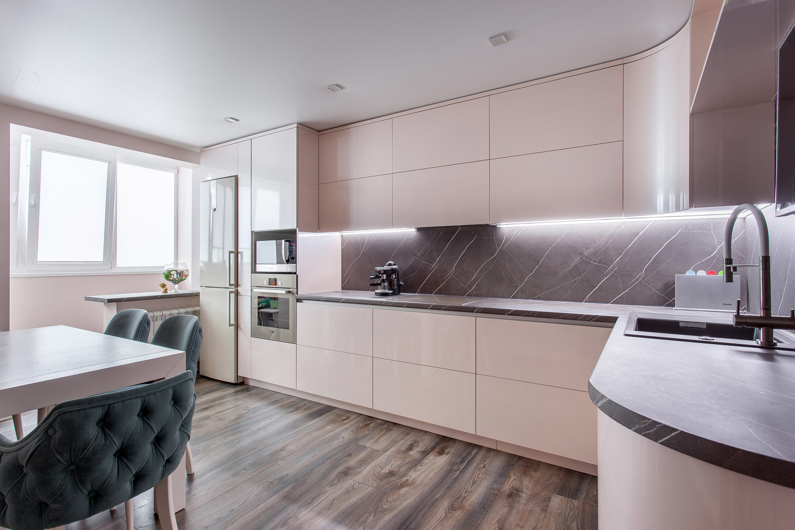 Фотосъемка Нежной кухни для портфолио студии мебели. Интерьерный фотограф Краснодар: профессионально по доступным ценам