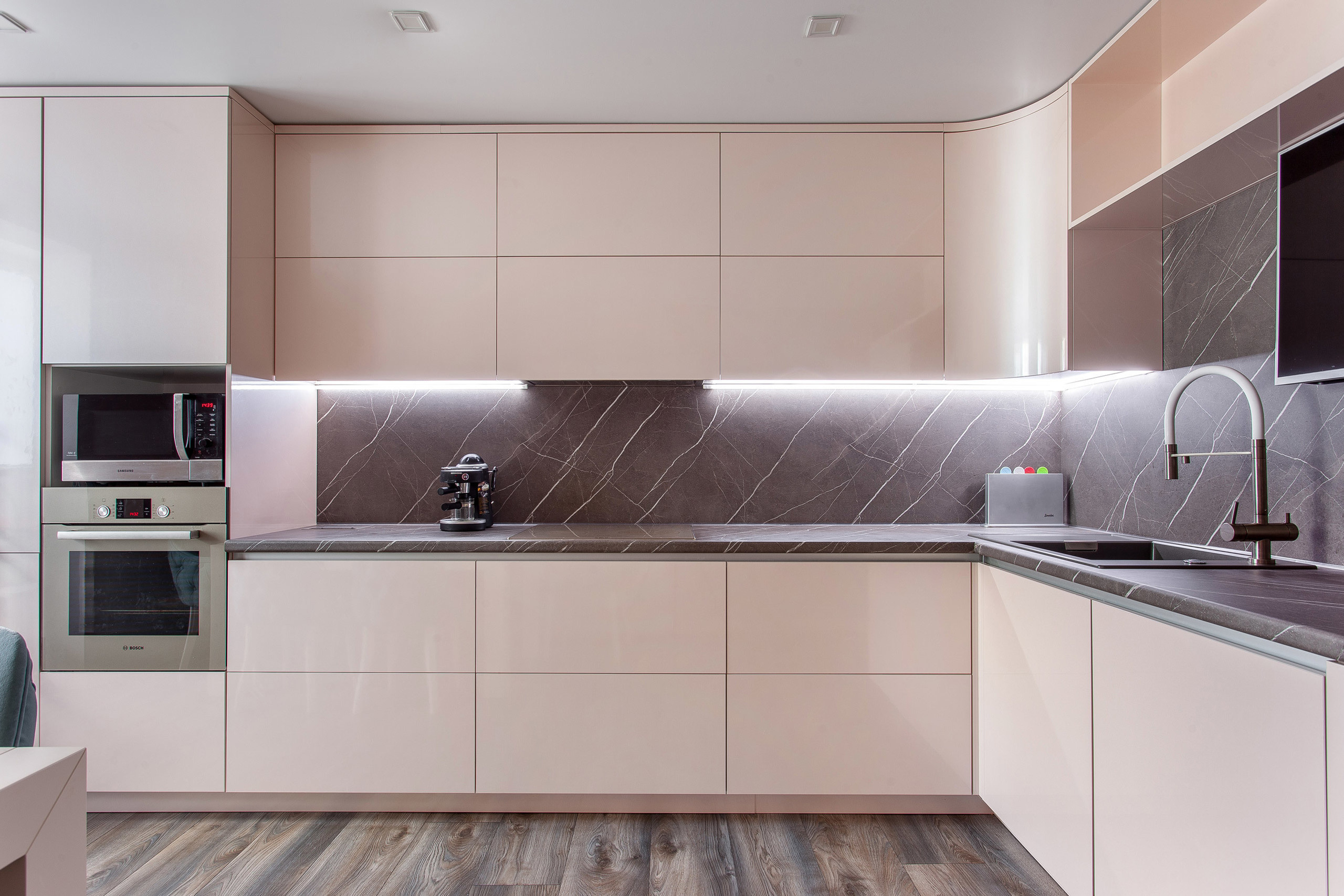 Фотосъемка Нежной кухни для портфолио студии мебели. Интерьерный фотограф Краснодар: профессионально по доступным ценам