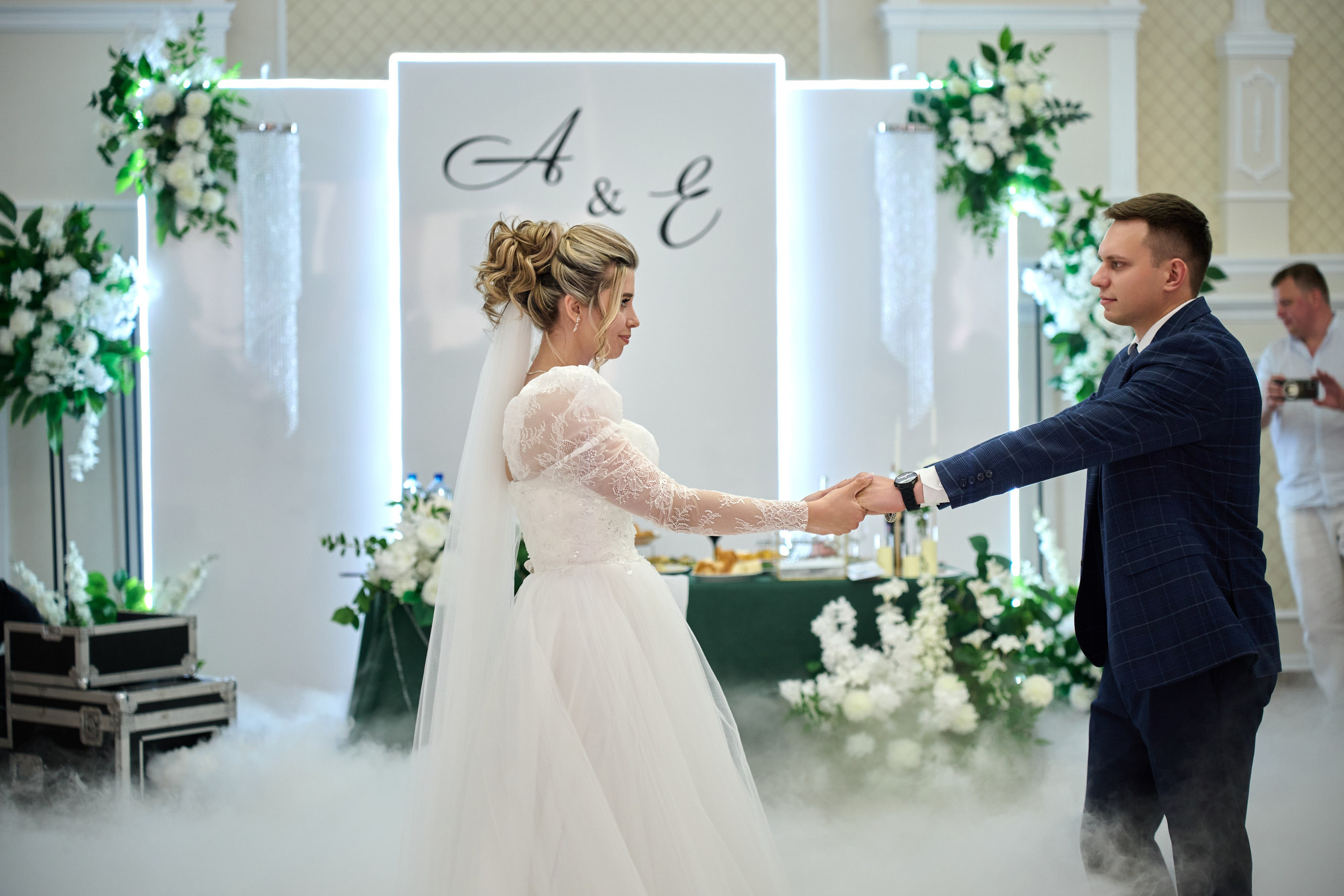 Свадебная фотосессия в Старом Осколе и Губкине. Профессиональный фотограф Старый Оскол, Губкин — свадьба, венчание, крещение, юбилей и день рождения