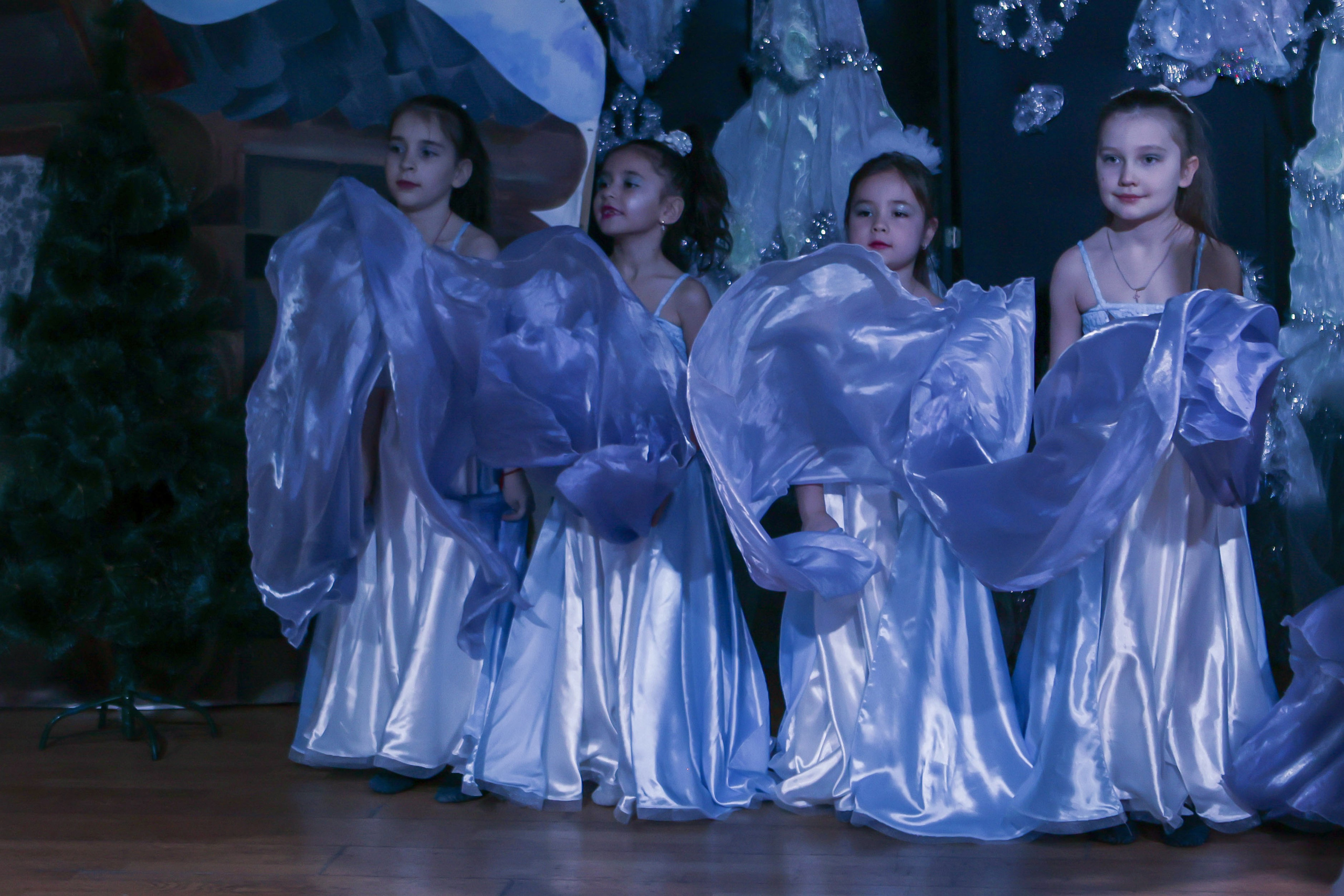 Новогодняя скачзка центр детского творчесва Подольск. Выпускные альбомы и школьный фотограф в Подольске, Троицке, Щербинке, Москве и Московской области