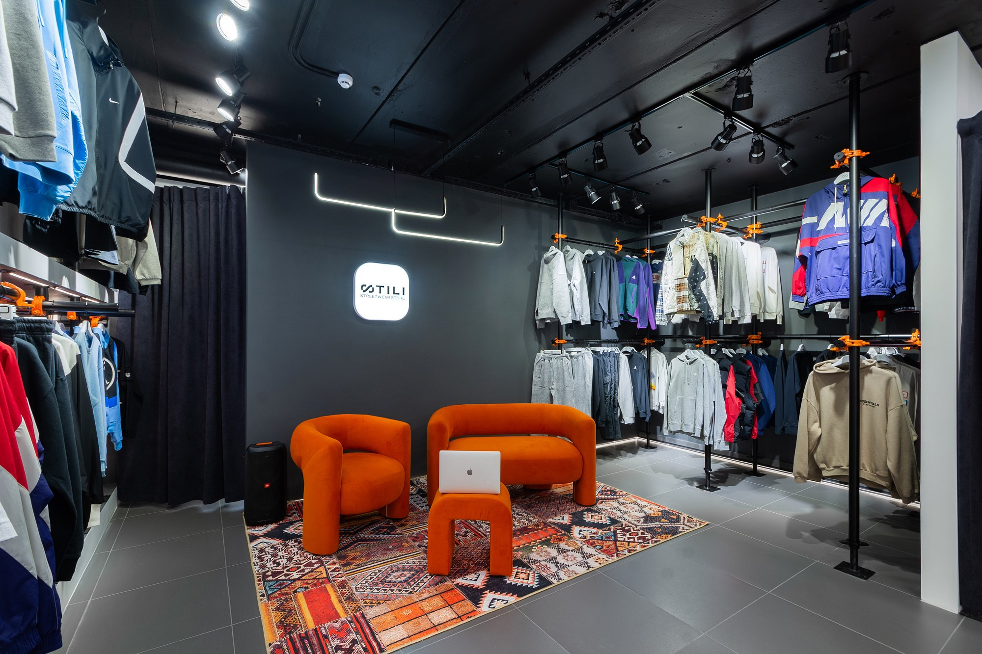 STILI магазин спортивной одежды. Фотограф Сергей Сергеев