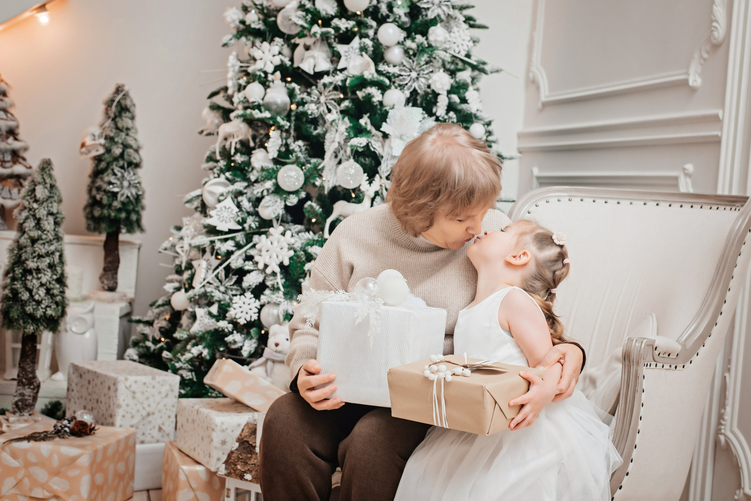 Катюша с семьей в студии. Детский и семейный фотограф выпускной альбом Приморско-Ахтарск