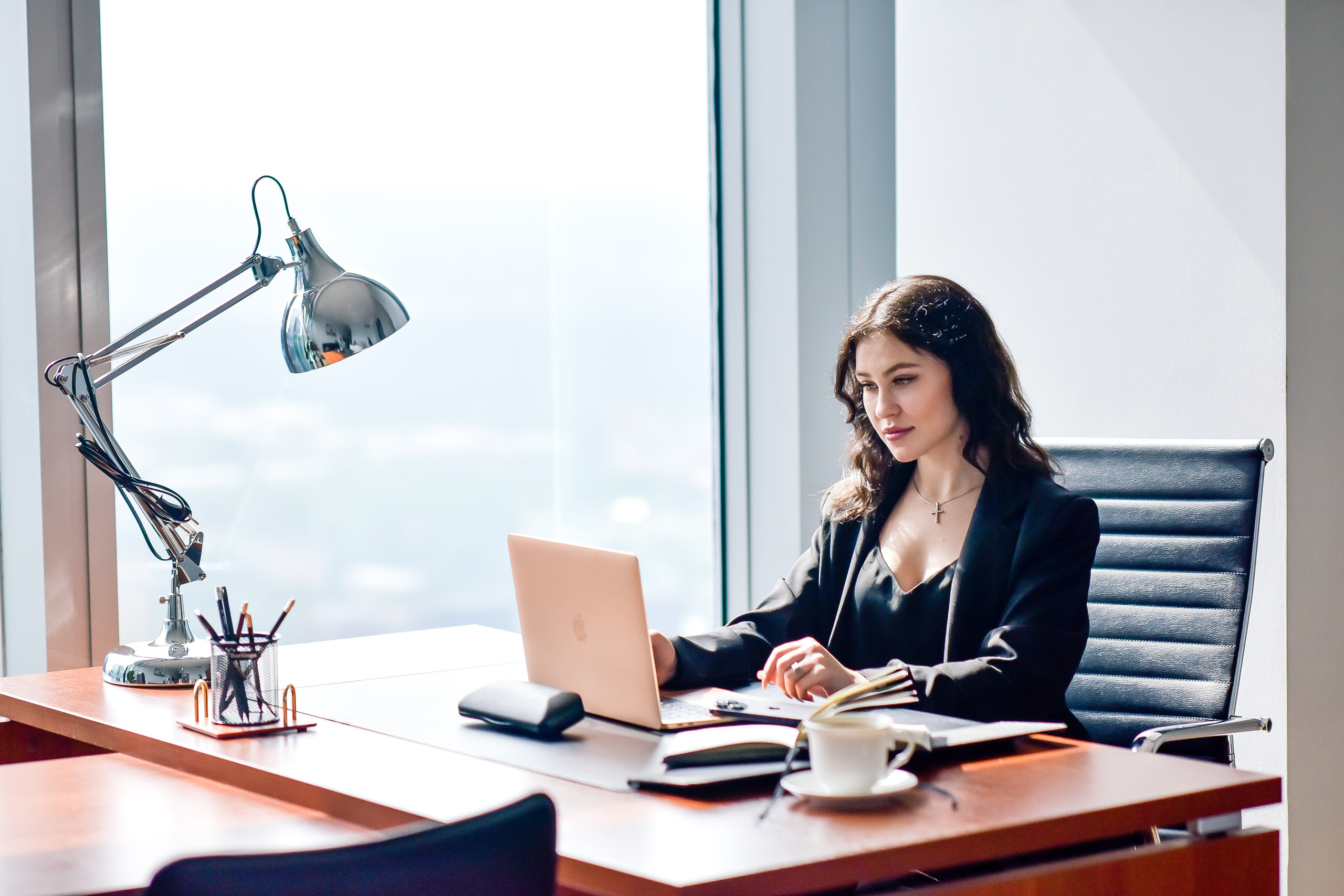 ДЕЛОВАЯ В СИТИ ОФИС. Фотограф для бизнесконтента, репортажей и семейного альбома в Москве