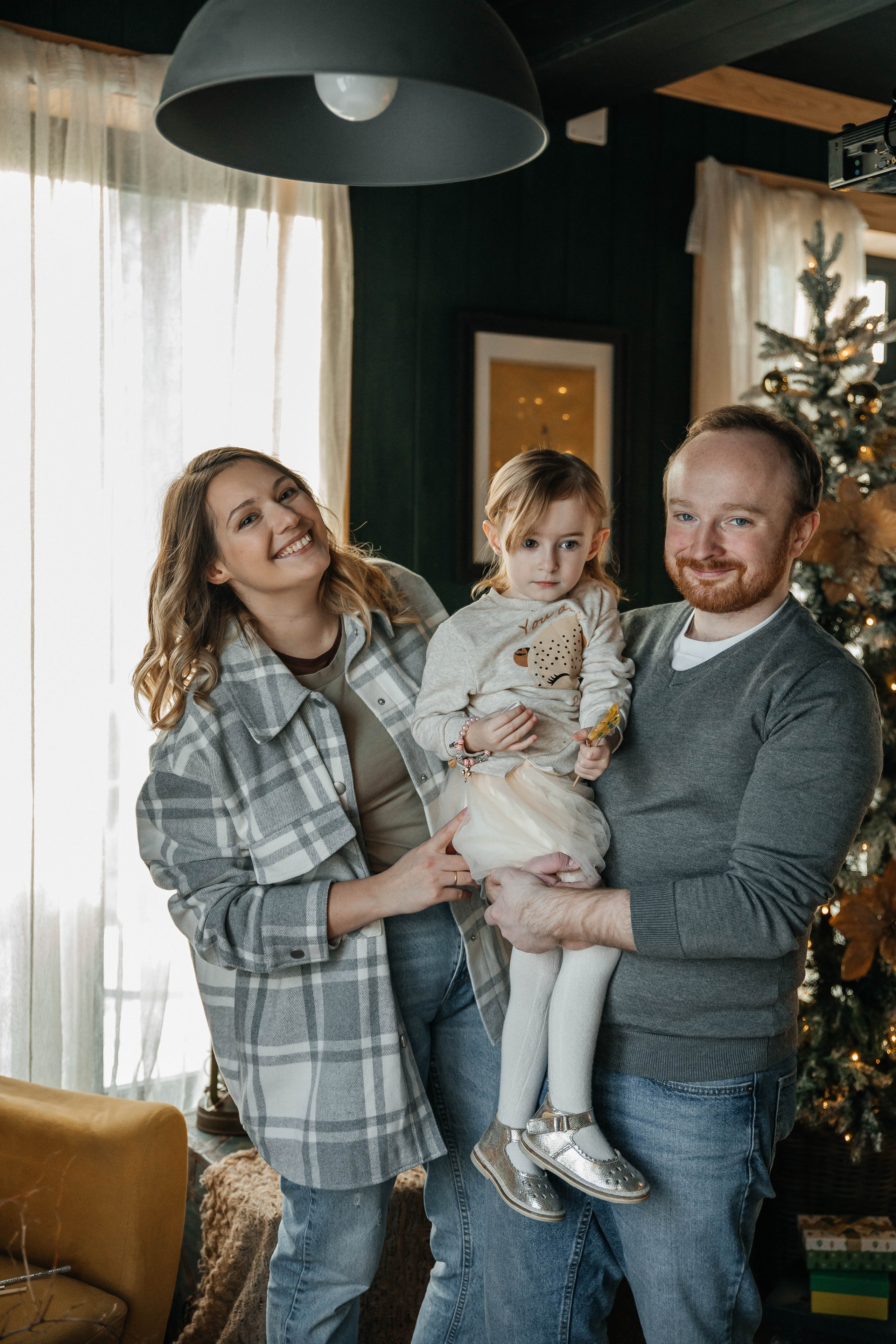 Мария с семьей. Фотодом BlackHouse. Фотограф в Красногорске Инна Романова, индивидуальные съемки, лавстори