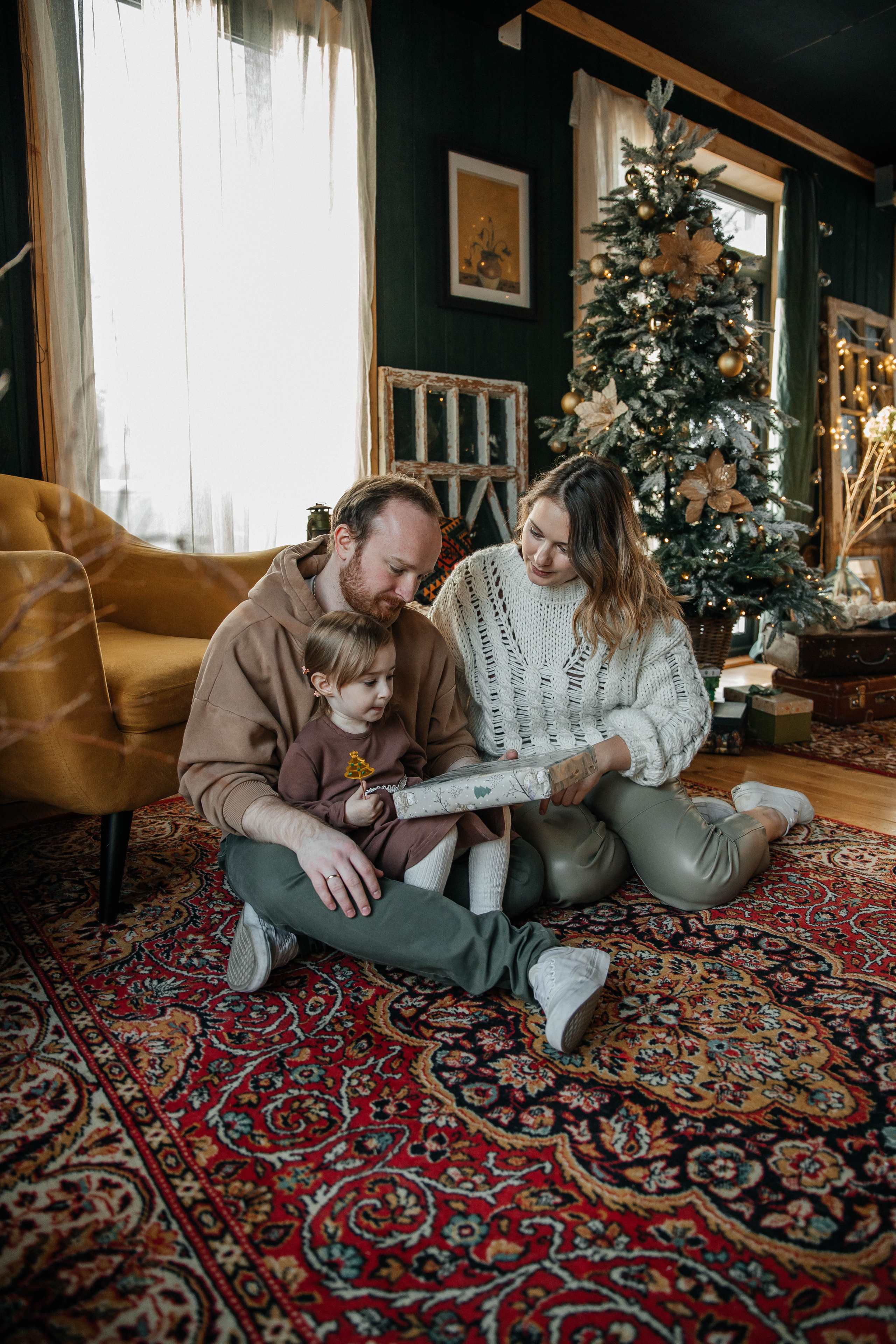 Мария с семьей. Фотодом BlackHouse. Фотограф в Красногорске Инна Романова, индивидуальные съемки, лавстори